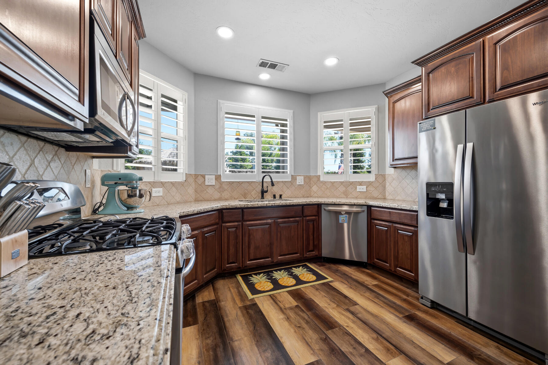 2208 W Benton Ct, Exeter, CA 93221