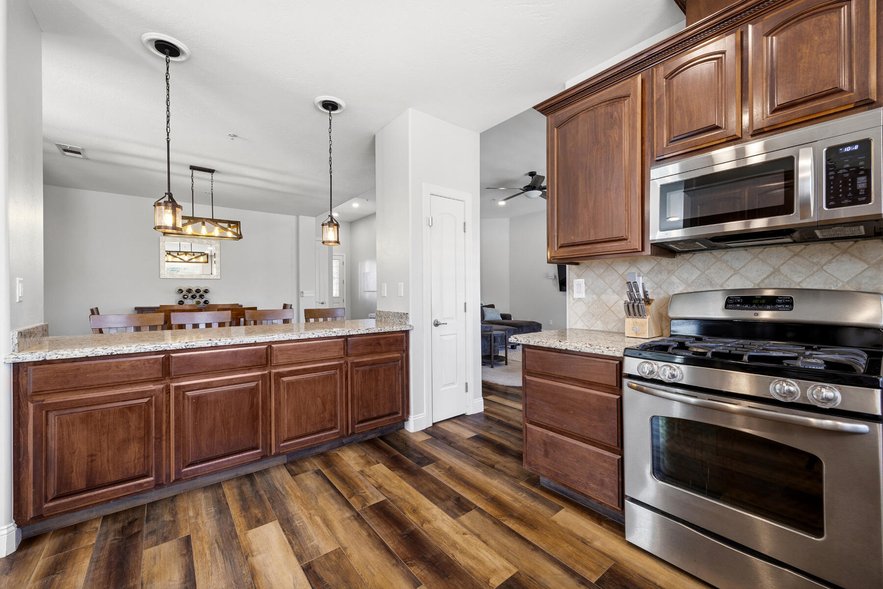 2208 W Benton Ct, Exeter, CA 93221