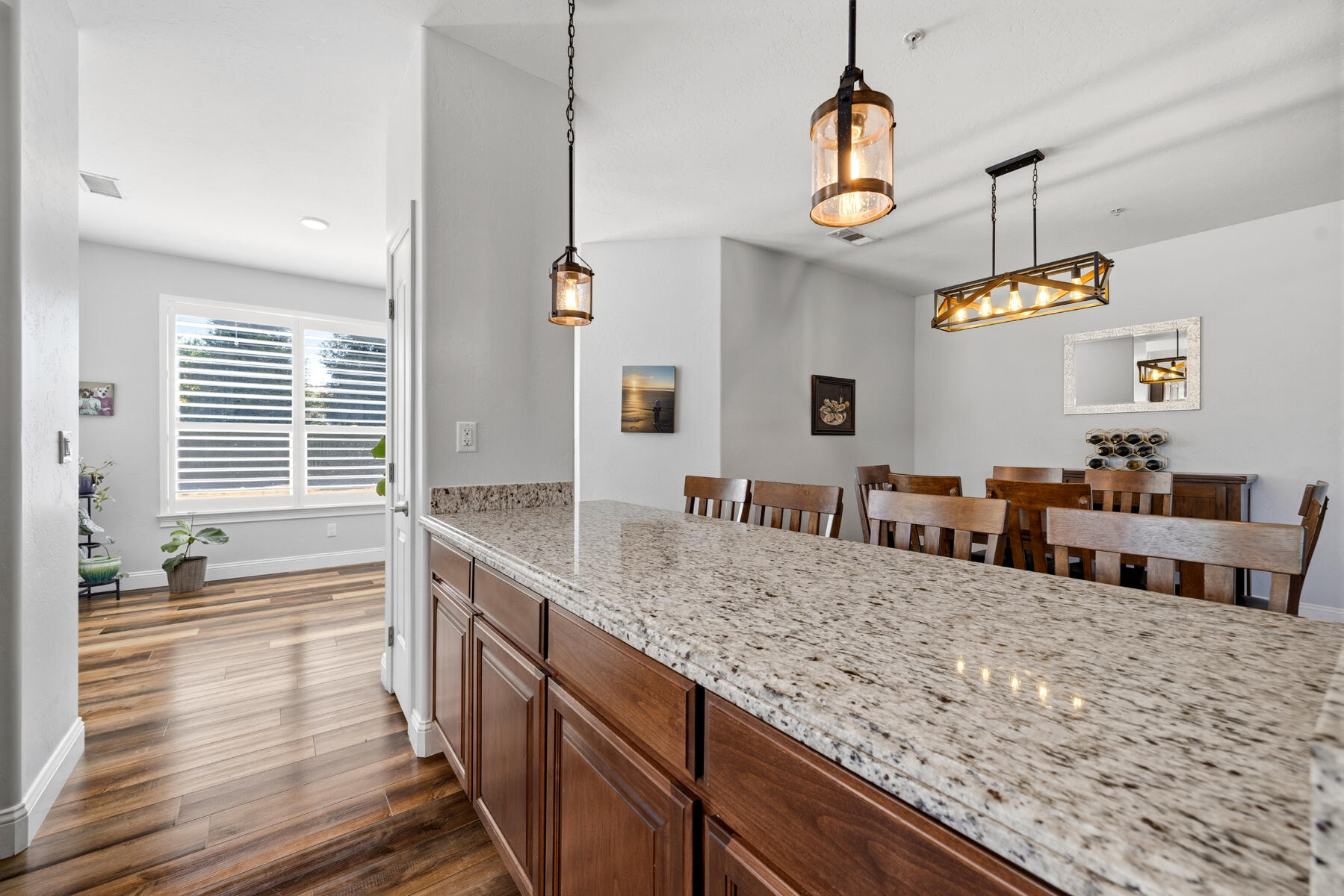 2208 W Benton Ct, Exeter, CA 93221