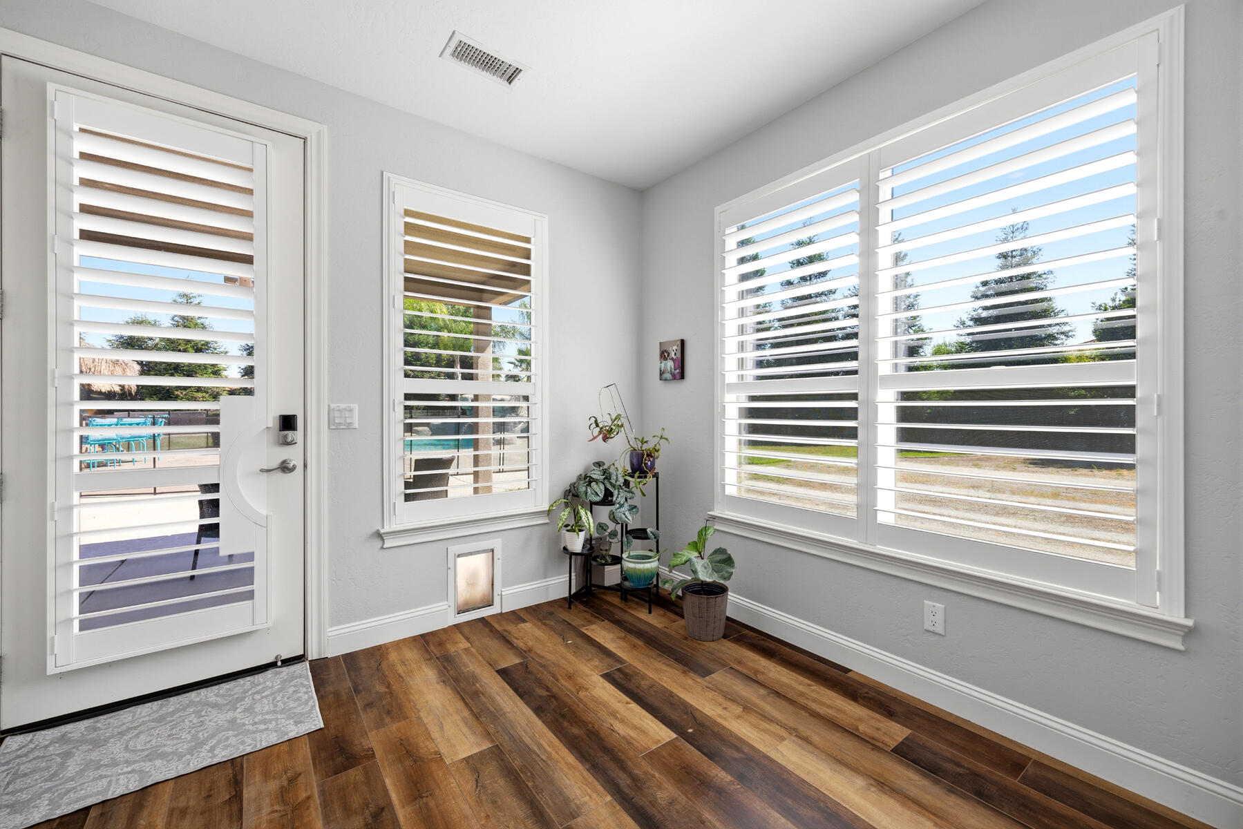 2208 W Benton Ct, Exeter, CA 93221