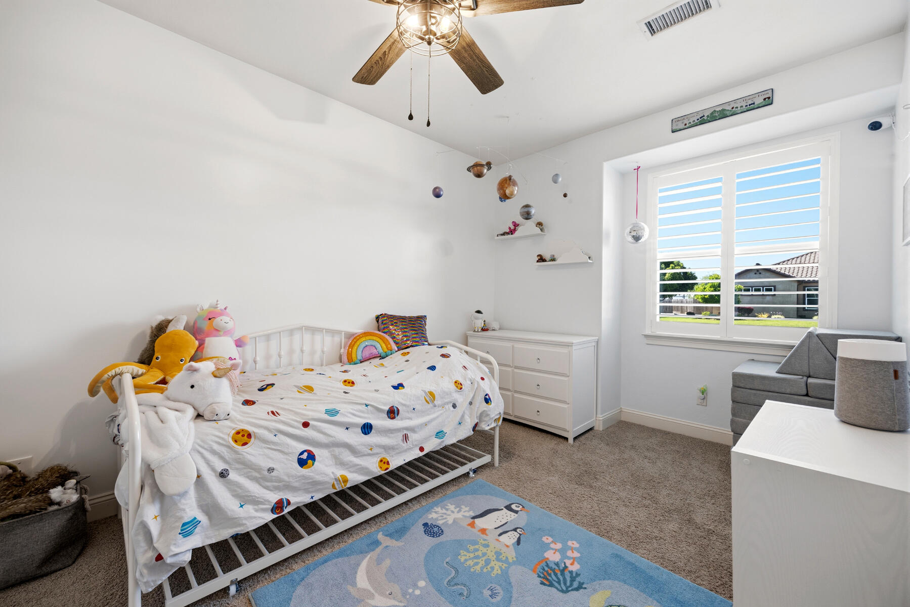 2208 W Benton Ct, Exeter, CA 93221