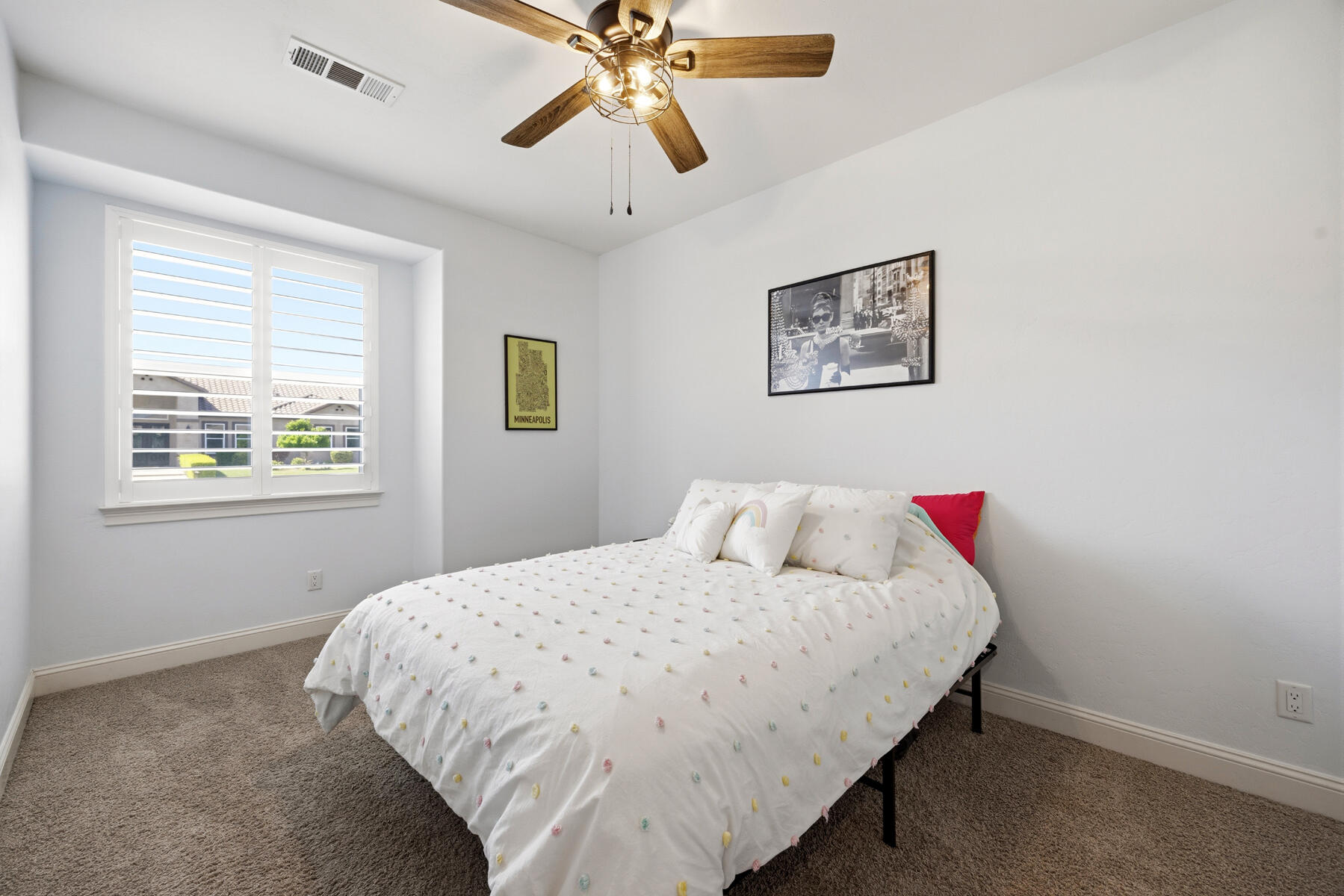 2208 W Benton Ct, Exeter, CA 93221