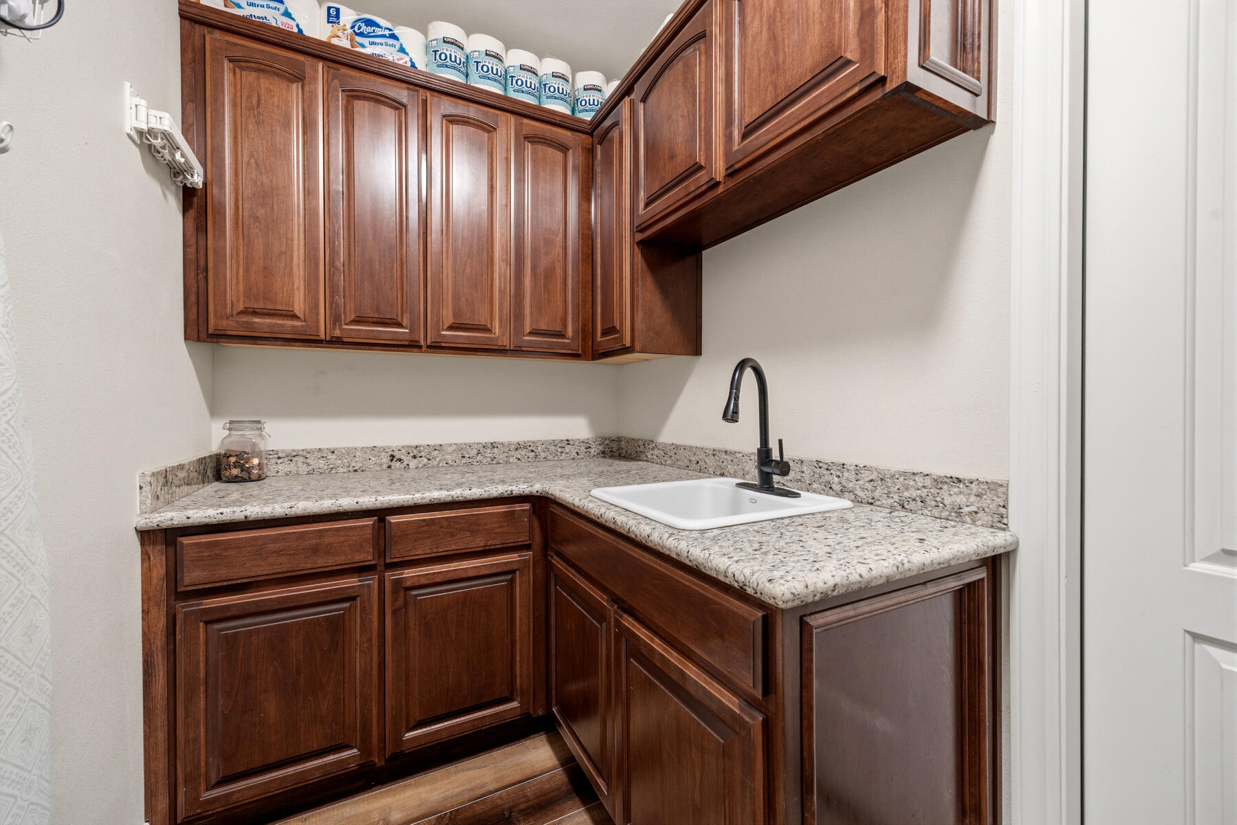 2208 W Benton Ct, Exeter, CA 93221
