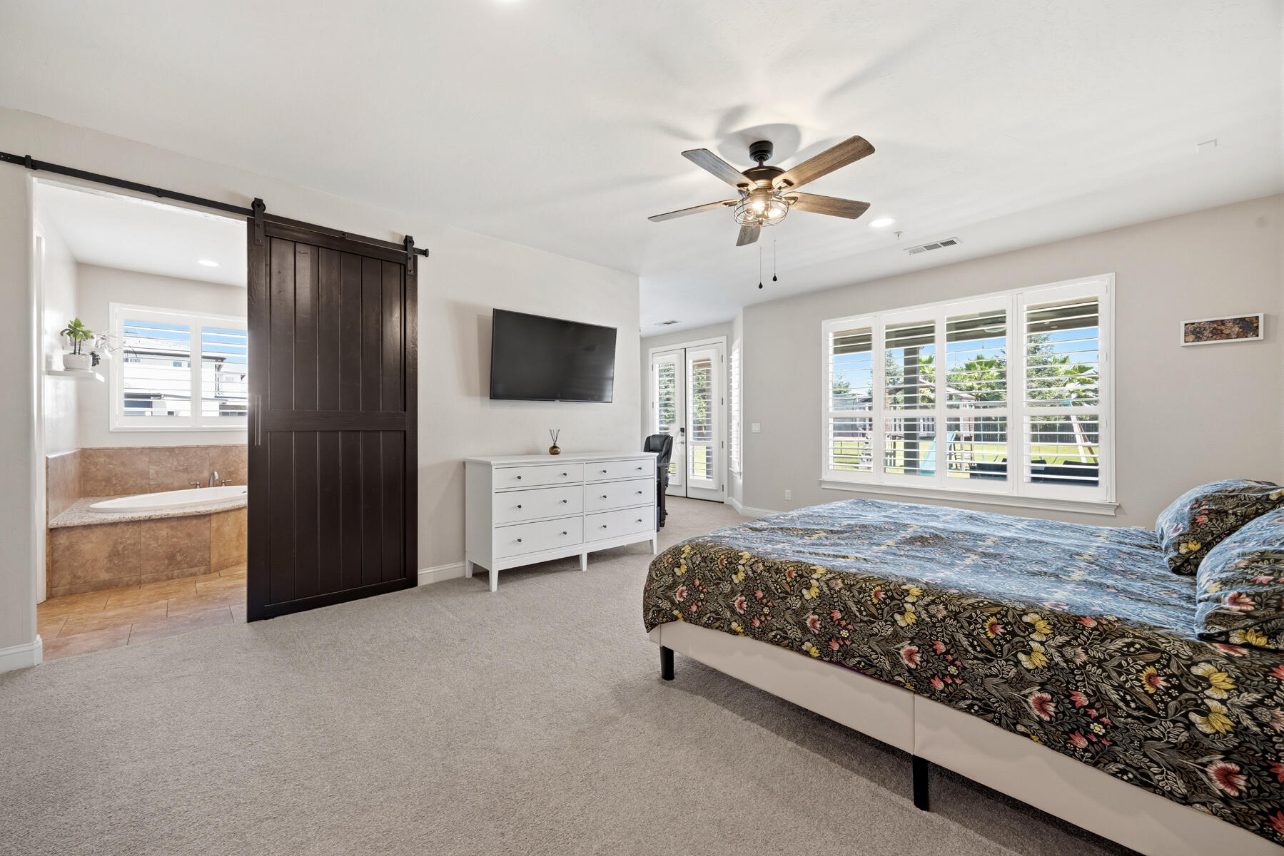 2208 W Benton Ct, Exeter, CA 93221