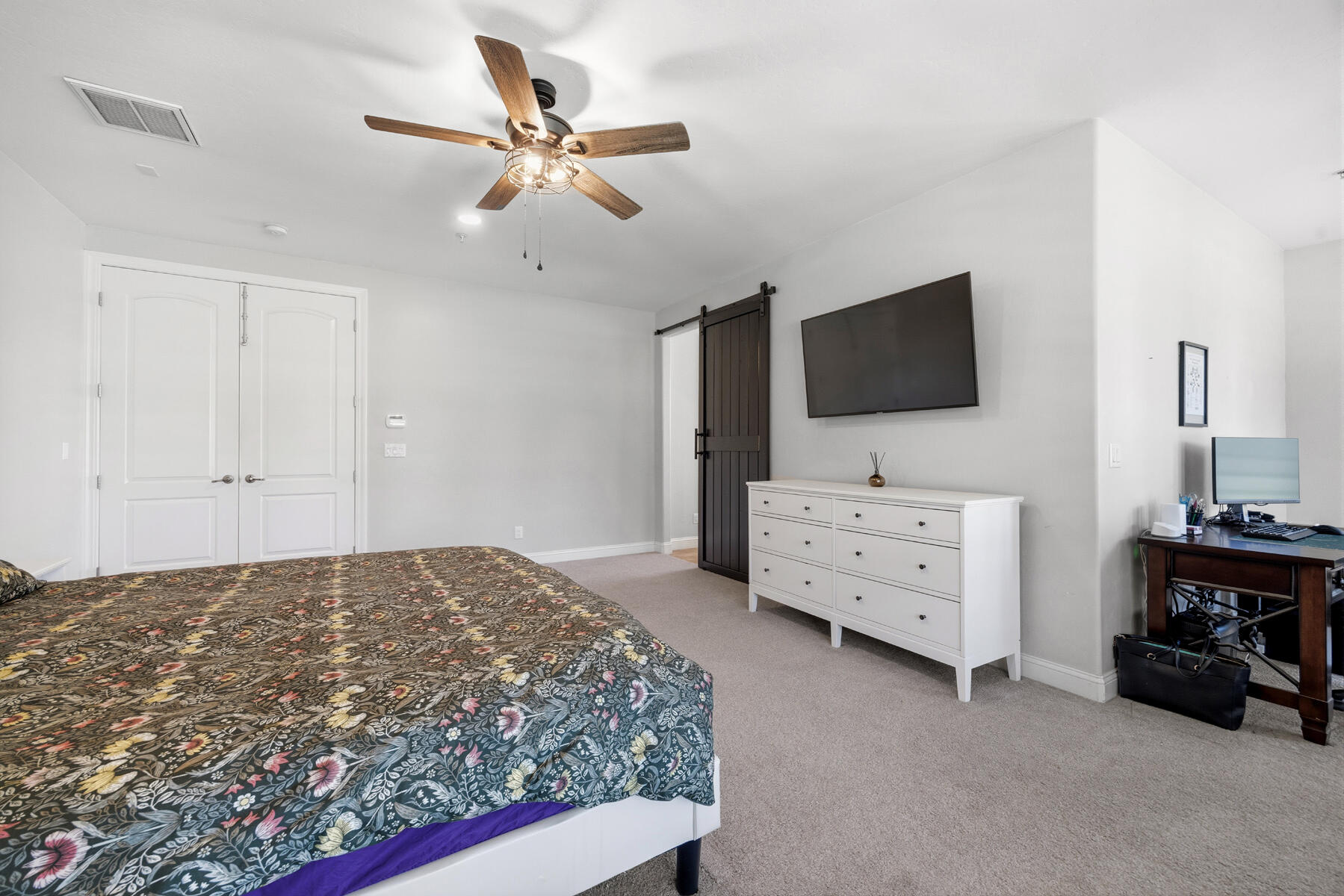 2208 W Benton Ct, Exeter, CA 93221