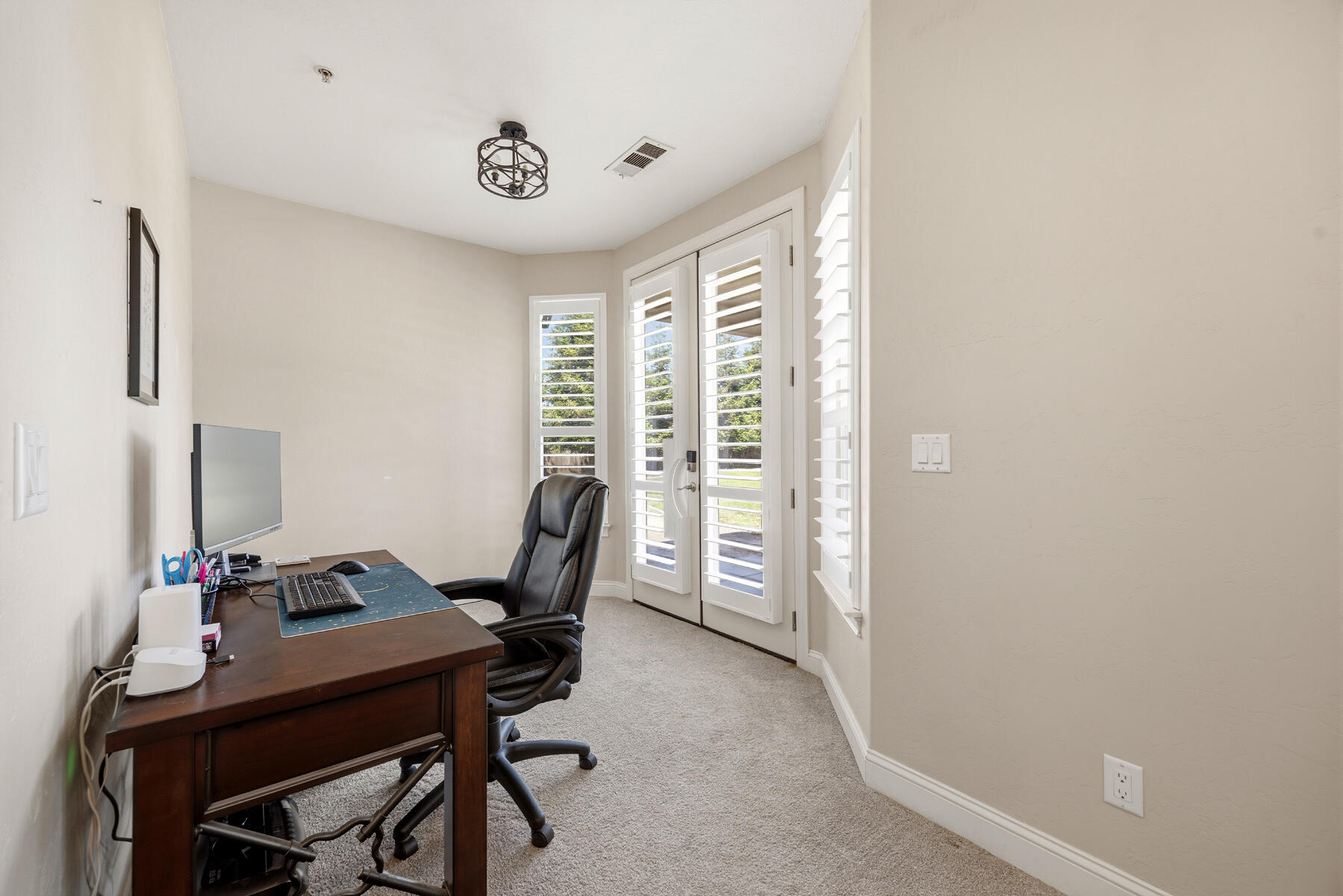 2208 W Benton Ct, Exeter, CA 93221
