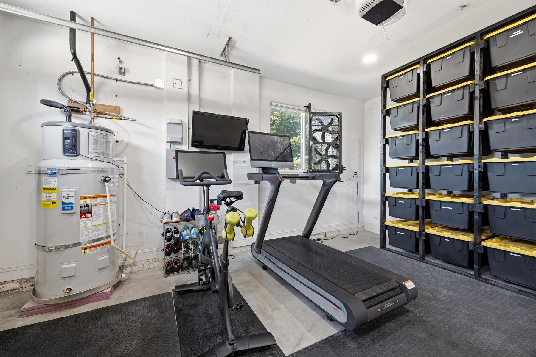2208 W Benton Ct, Exeter, CA 93221