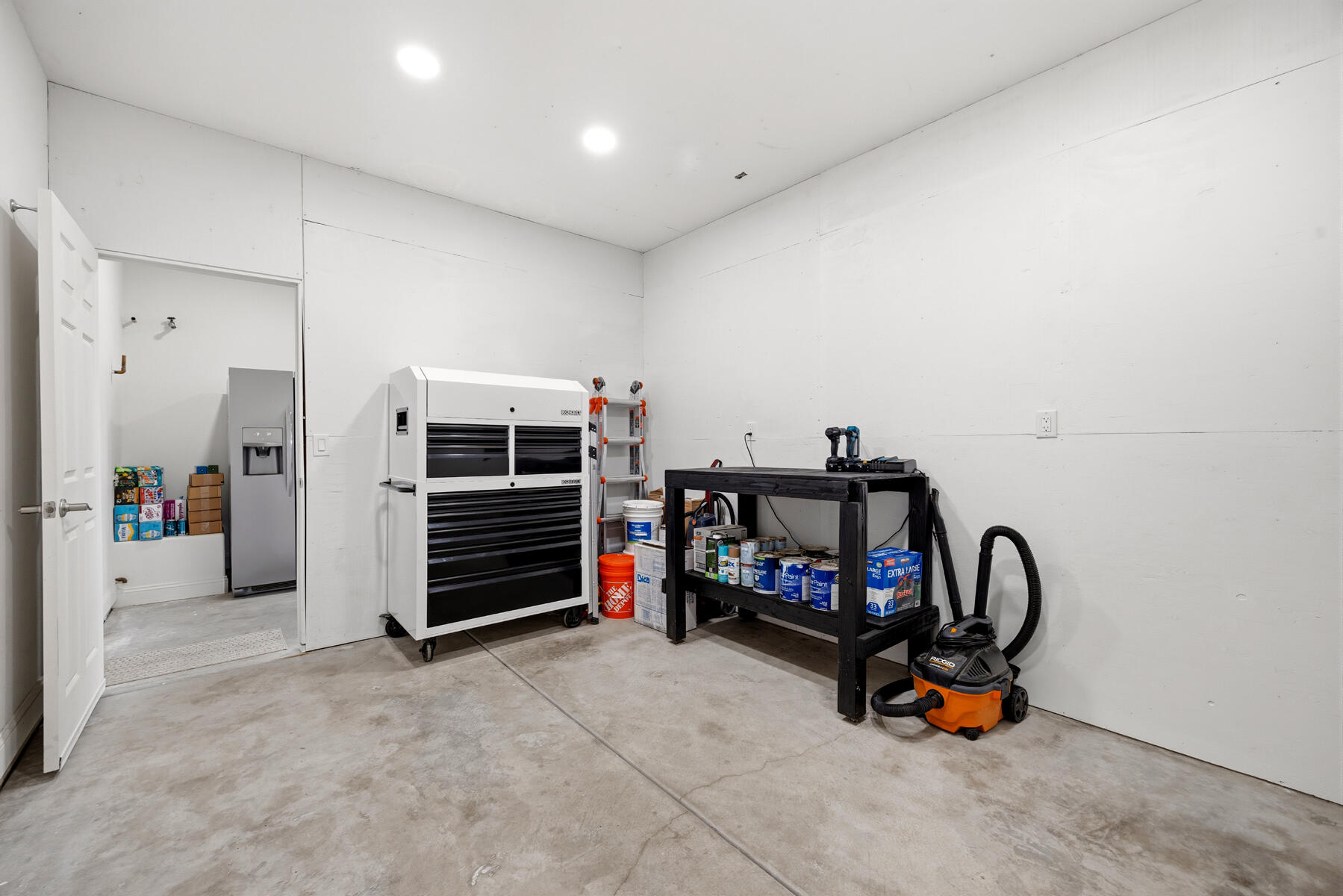 2208 W Benton Ct, Exeter, CA 93221
