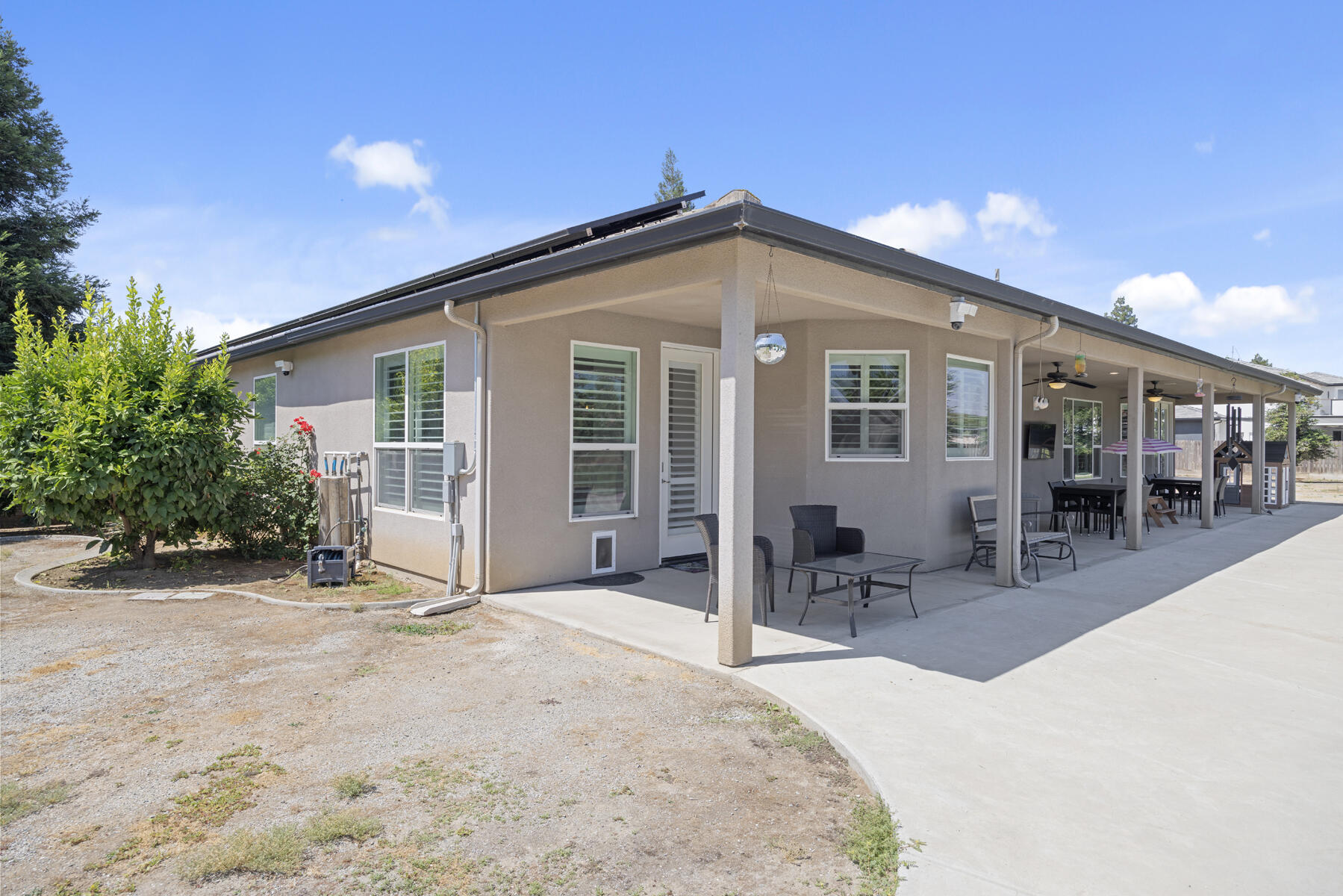 2208 W Benton Ct, Exeter, CA 93221