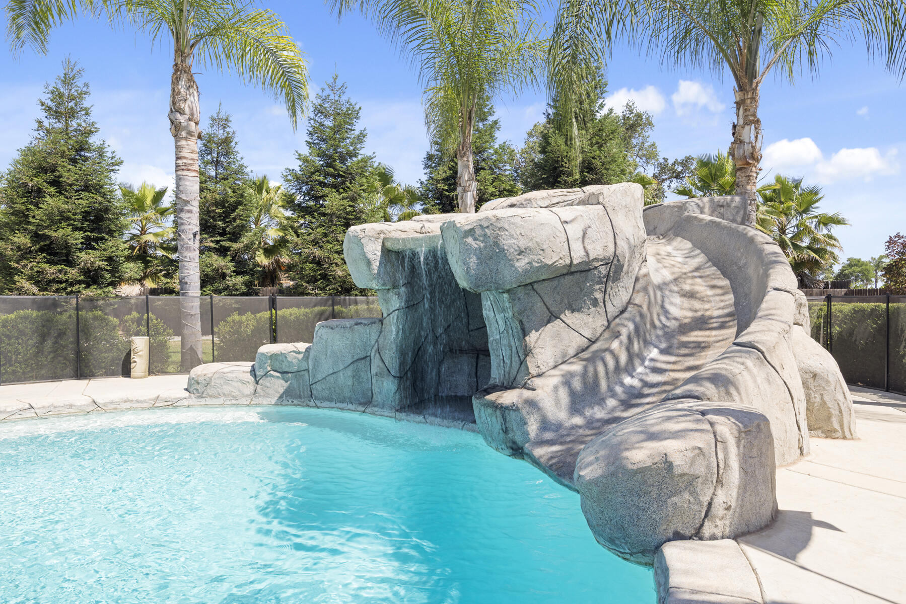 2208 W Benton Ct, Exeter, CA 93221