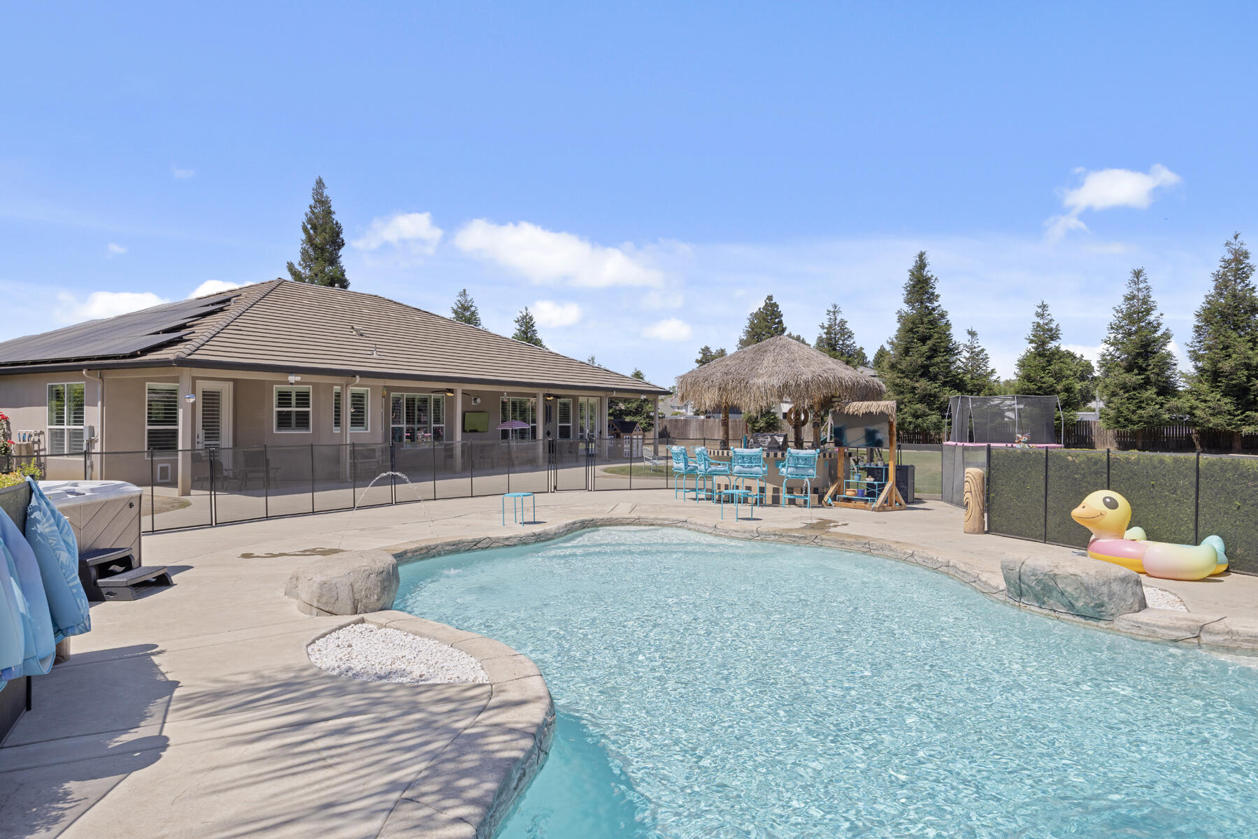 2208 W Benton Ct, Exeter, CA 93221