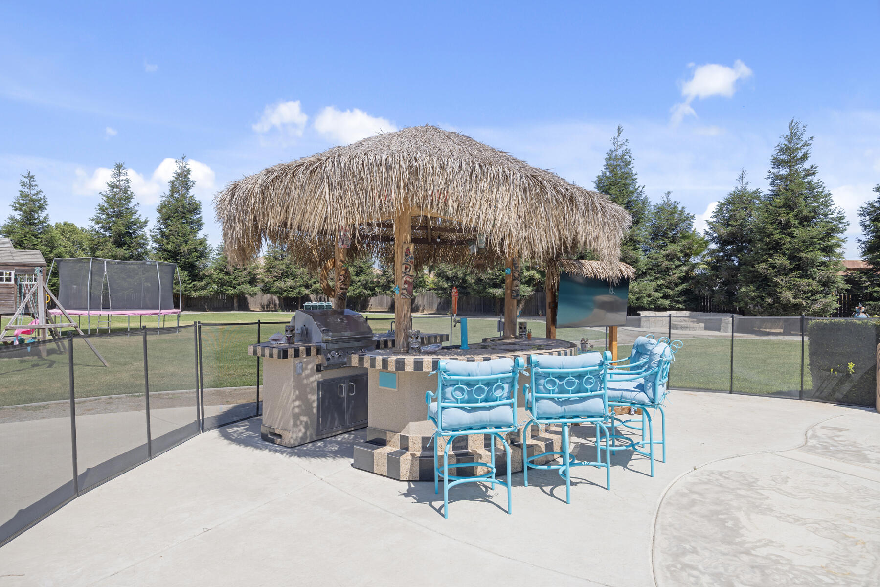 2208 W Benton Ct, Exeter, CA 93221