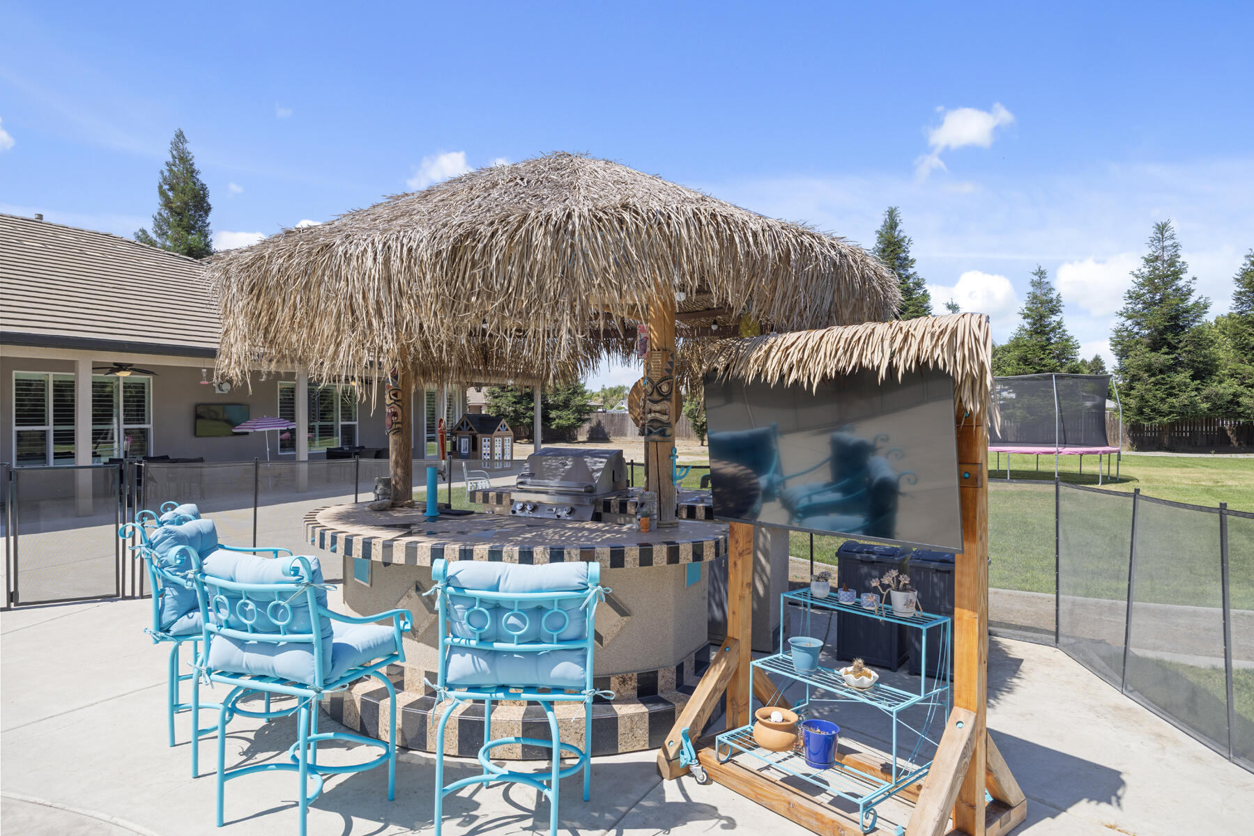 2208 W Benton Ct, Exeter, CA 93221