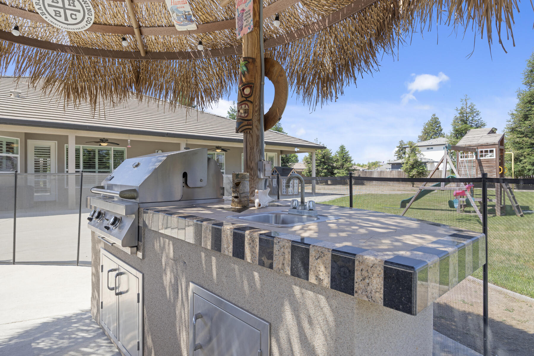 2208 W Benton Ct, Exeter, CA 93221