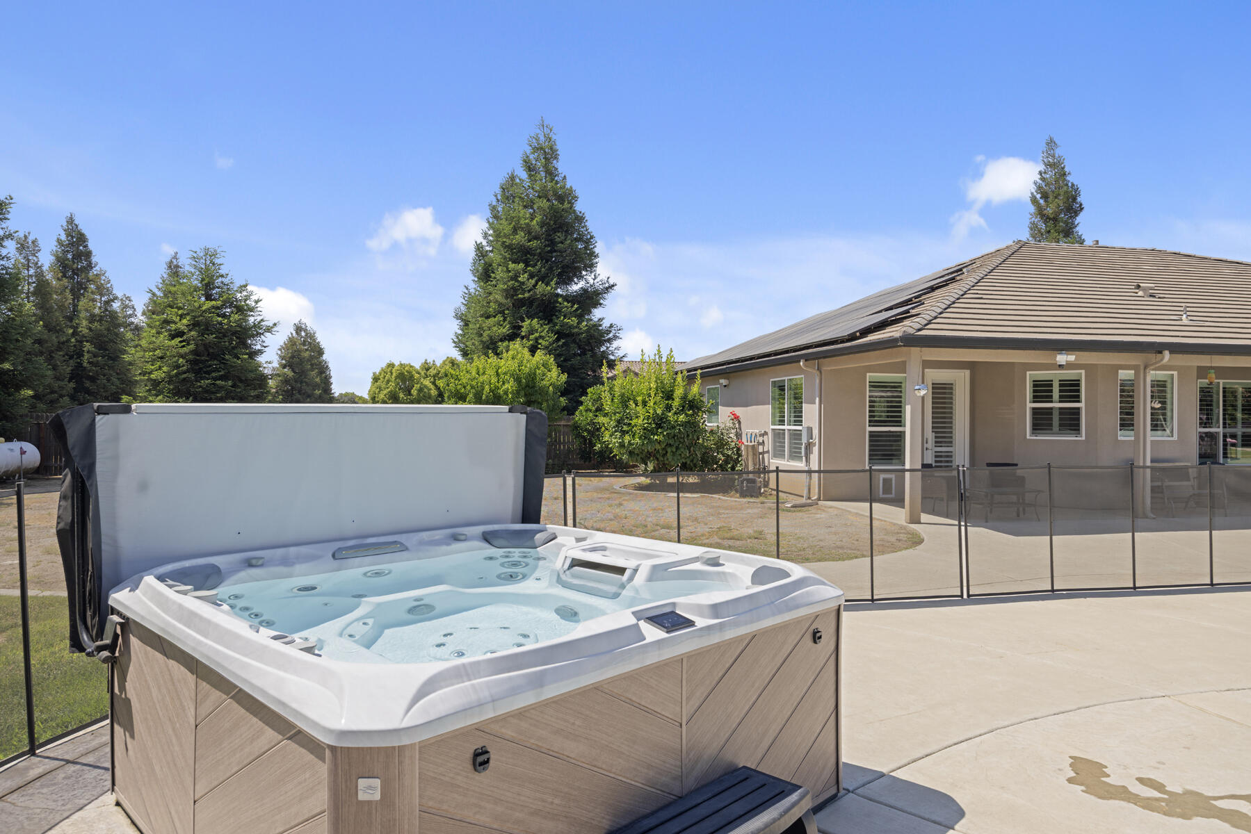 2208 W Benton Ct, Exeter, CA 93221