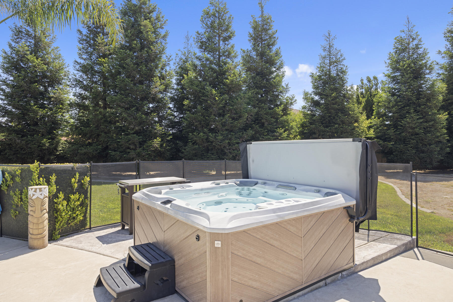 2208 W Benton Ct, Exeter, CA 93221