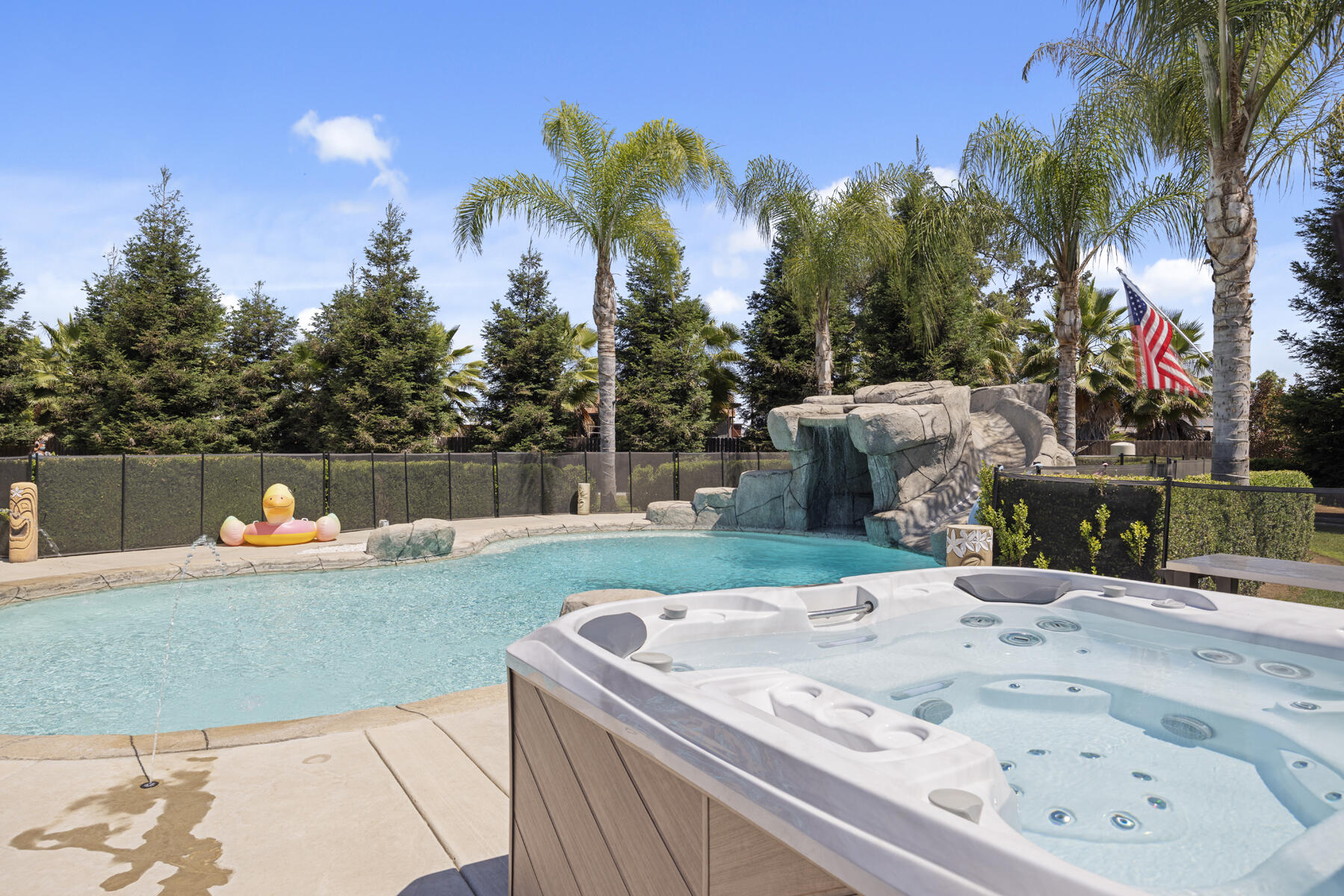 2208 W Benton Ct, Exeter, CA 93221