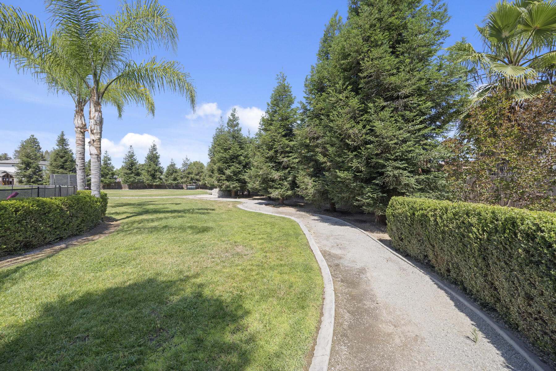 2208 W Benton Ct, Exeter, CA 93221