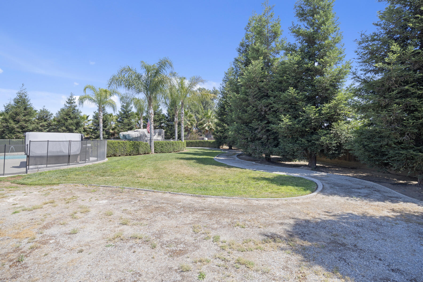 2208 W Benton Ct, Exeter, CA 93221
