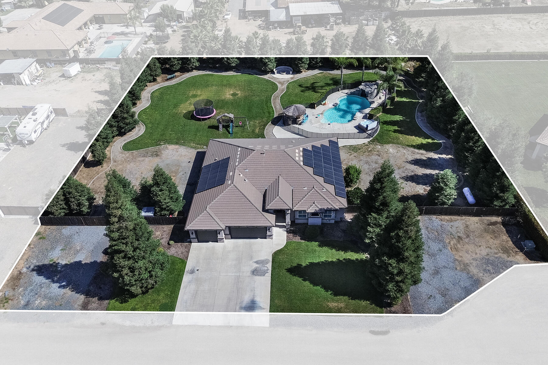 2208 W Benton Ct, Exeter, CA 93221
