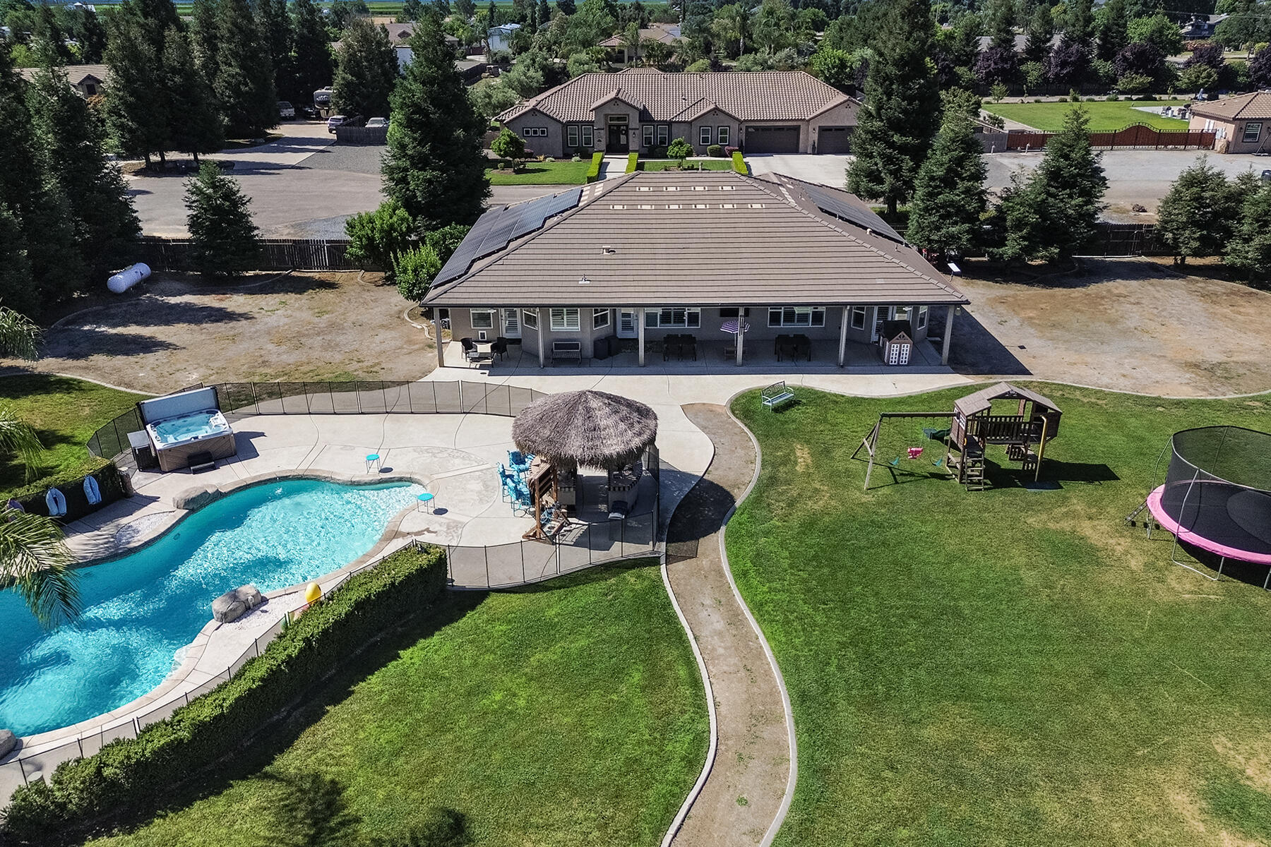 2208 W Benton Ct, Exeter, CA 93221