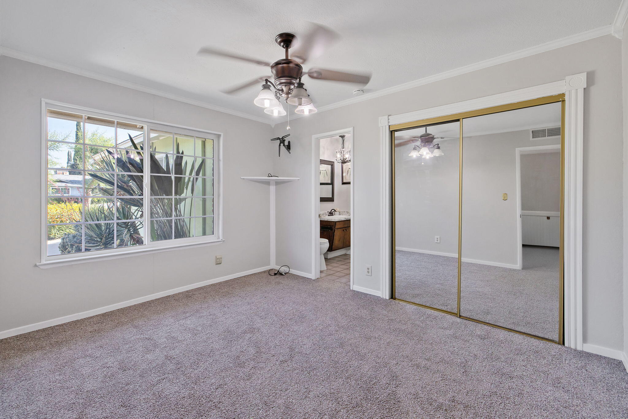 3325 W Laurel Ave, Visalia, CA 93277