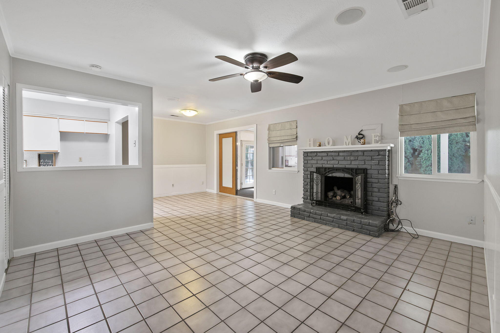 3325 W Laurel Ave, Visalia, CA 93277