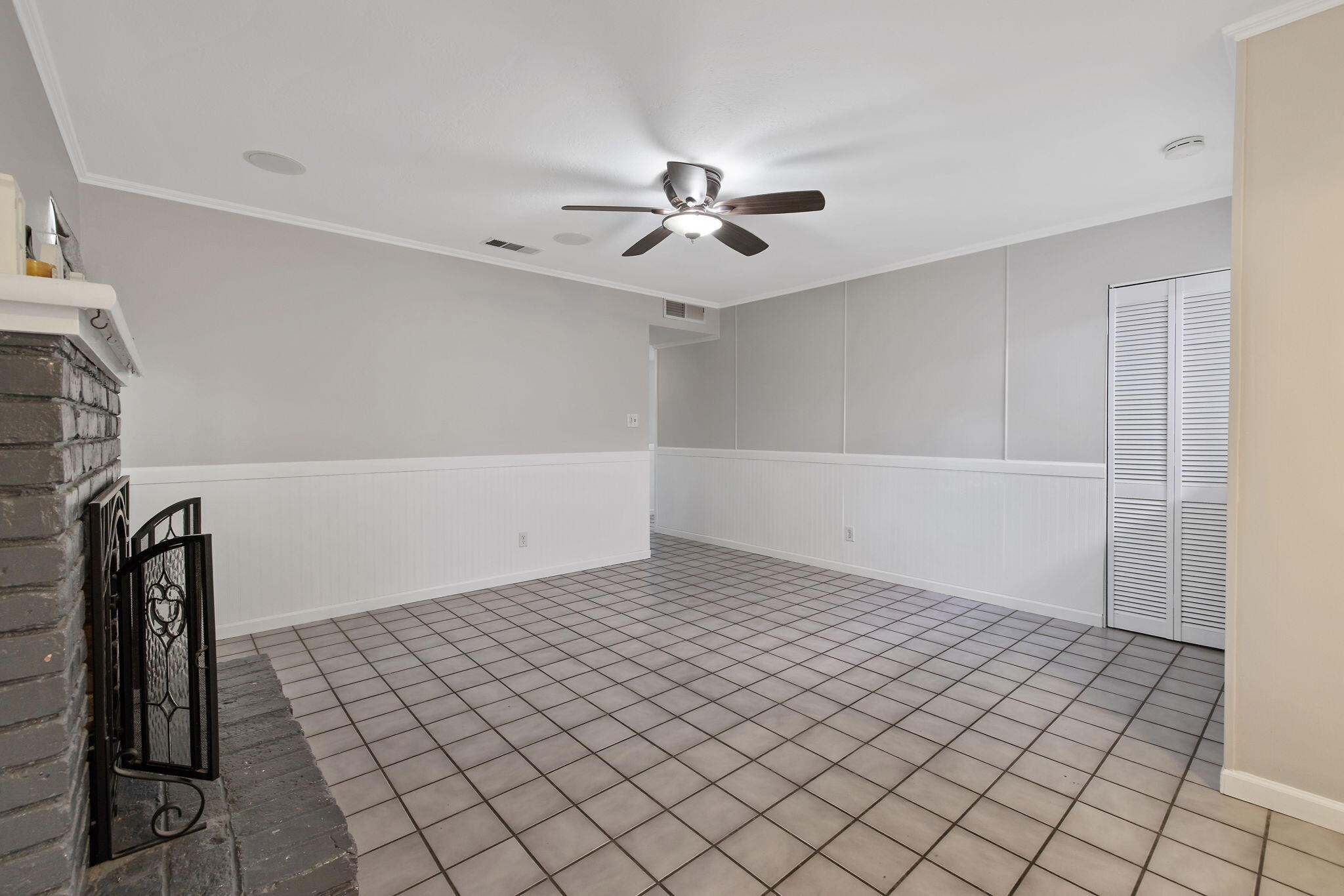3325 W Laurel Ave, Visalia, CA 93277
