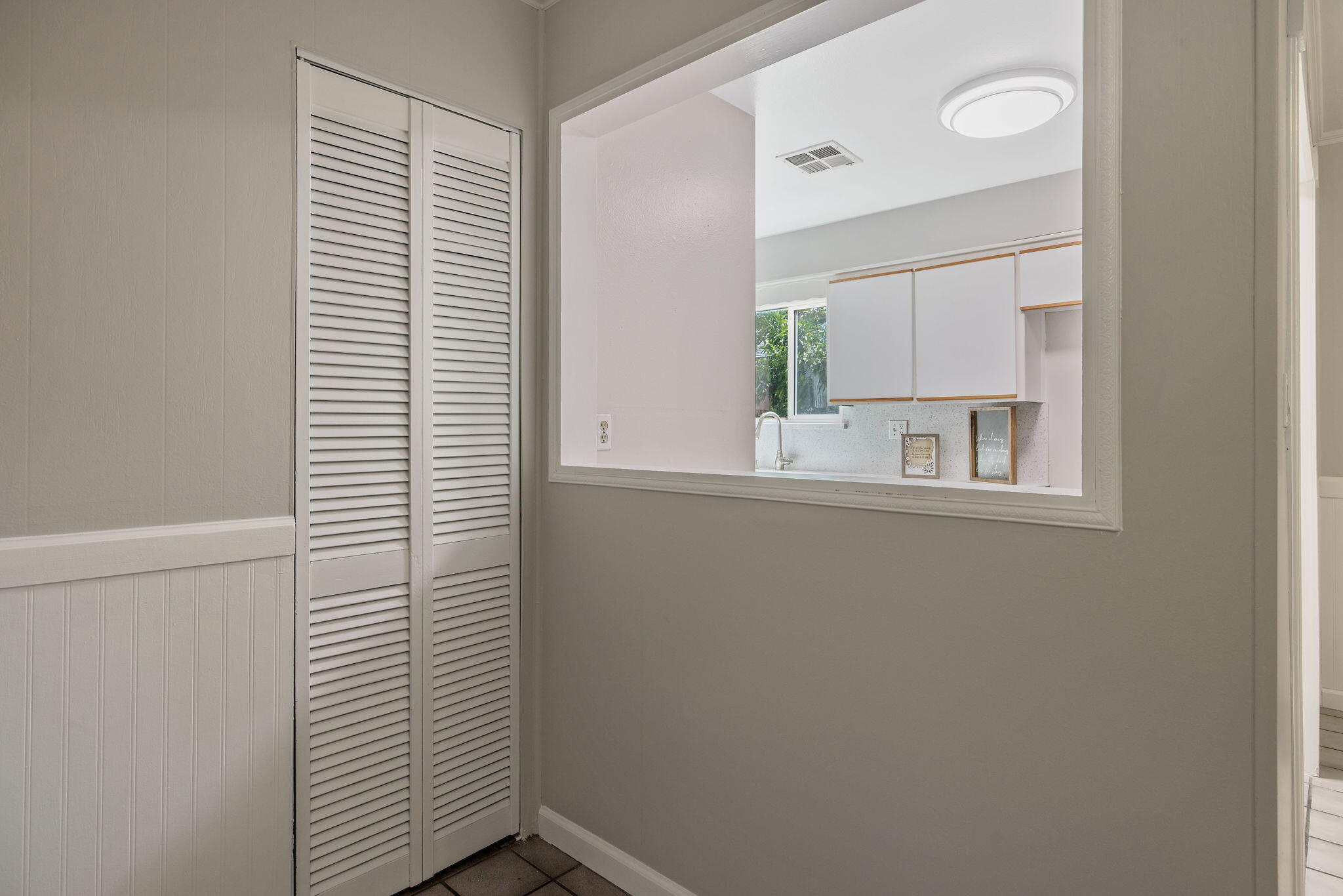 3325 W Laurel Ave, Visalia, CA 93277