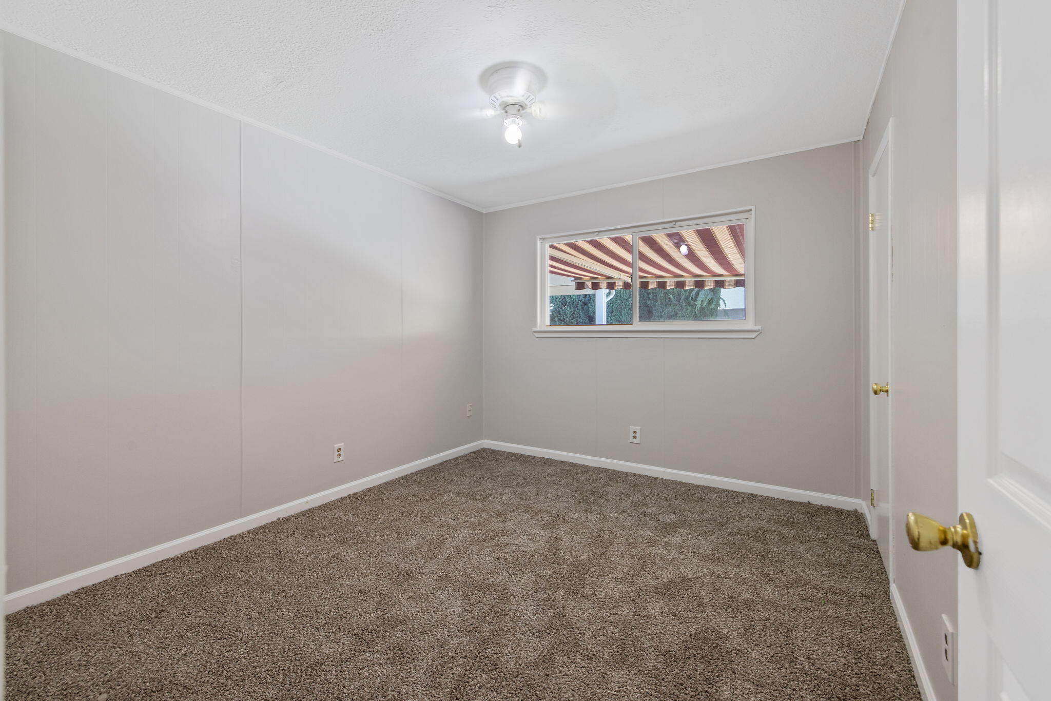 3325 W Laurel Ave, Visalia, CA 93277