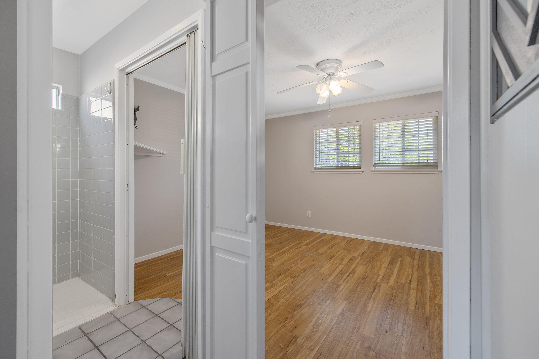 3325 W Laurel Ave, Visalia, CA 93277