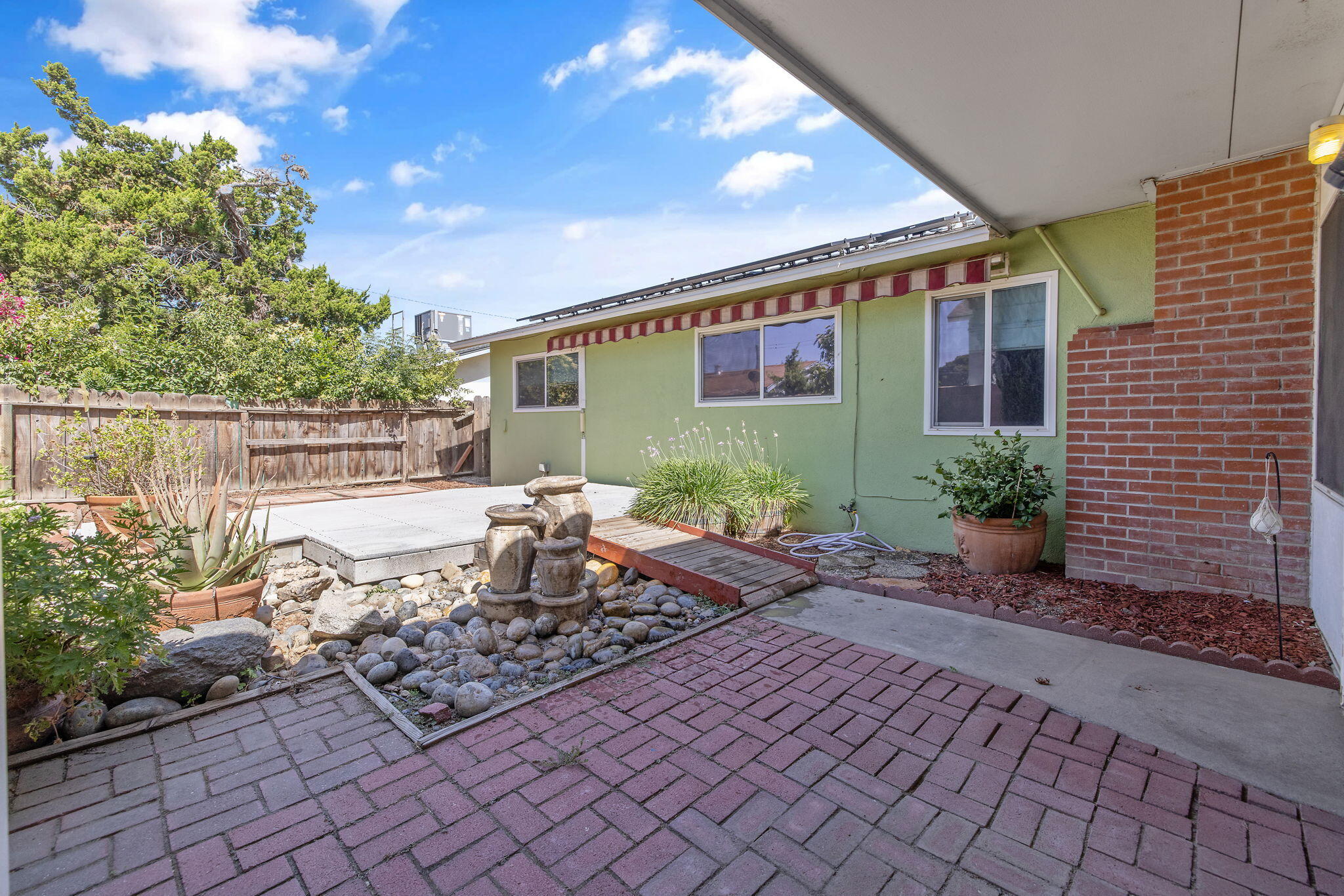 3325 W Laurel Ave, Visalia, CA 93277