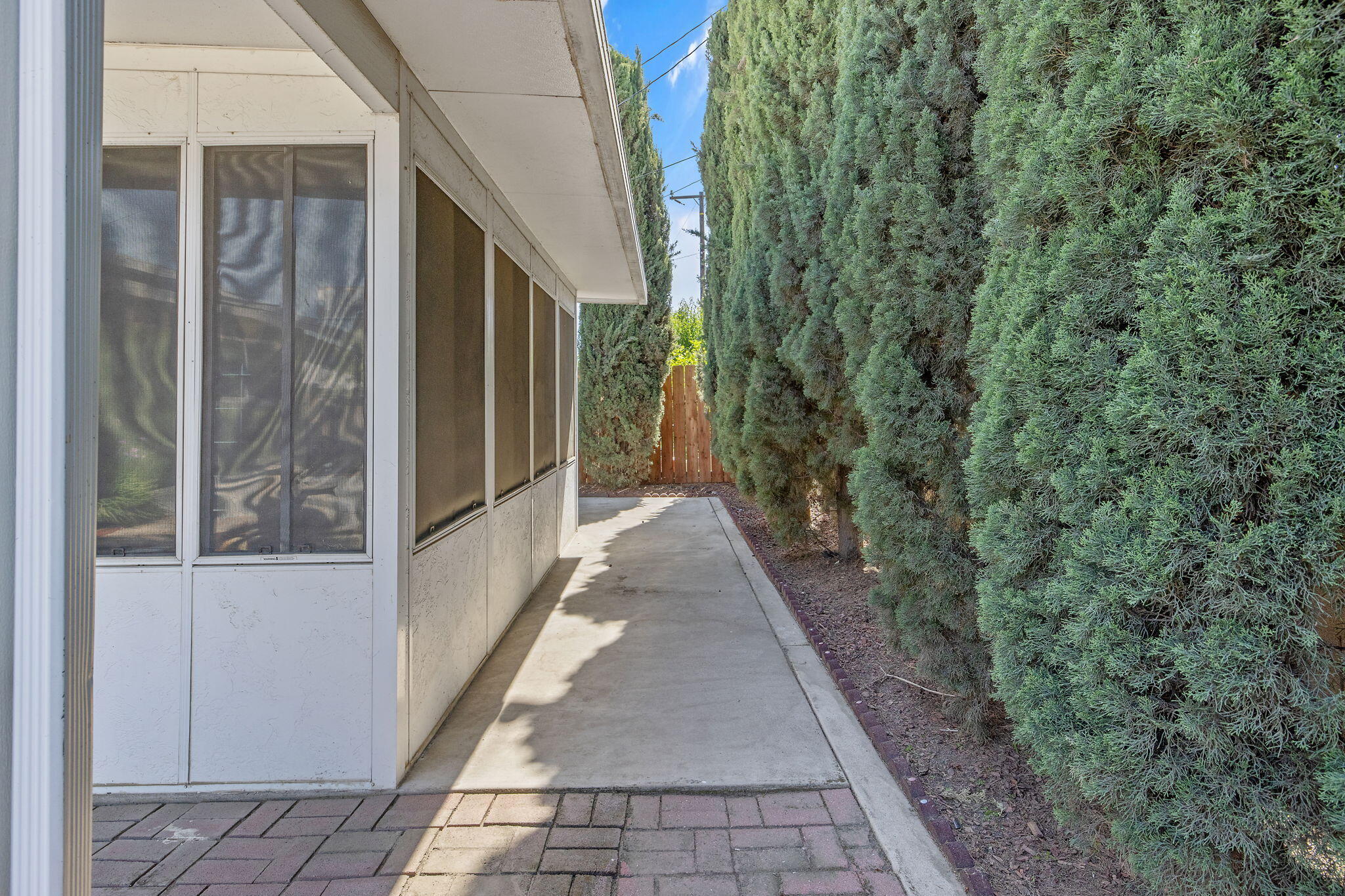 3325 W Laurel Ave, Visalia, CA 93277