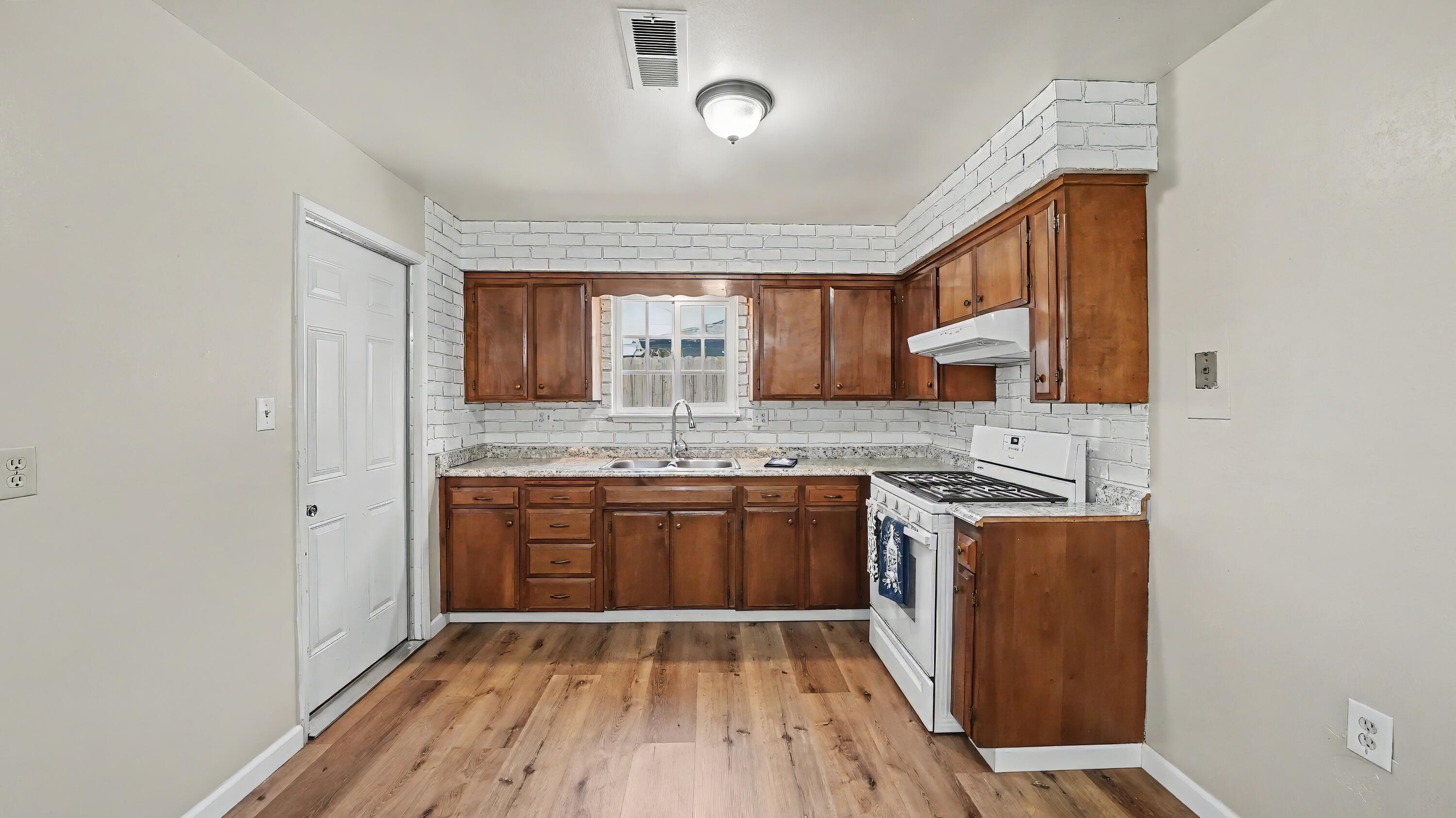 4200 W Whitendale Ave, Visalia, CA 93277