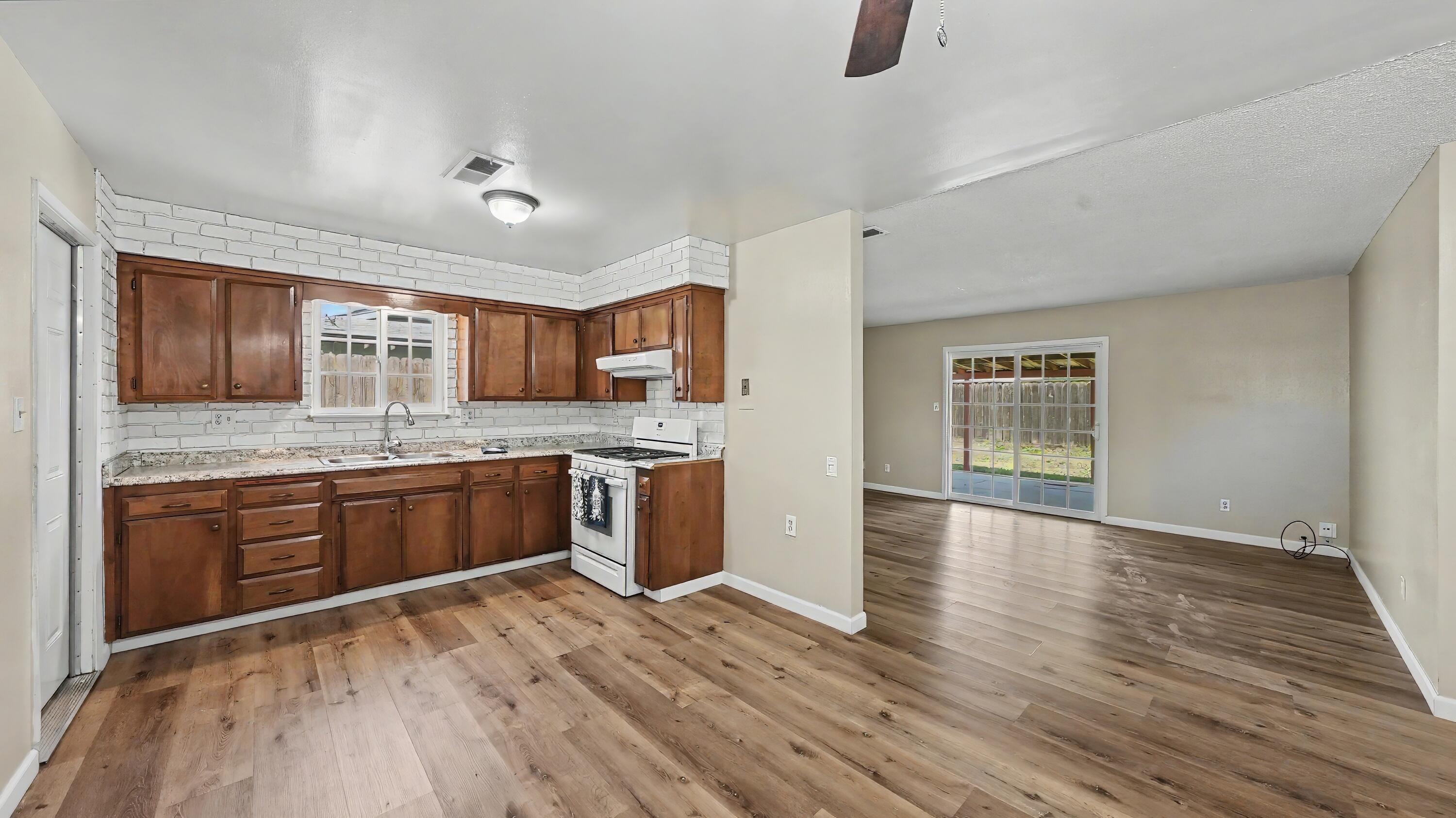 4200 W Whitendale Ave, Visalia, CA 93277