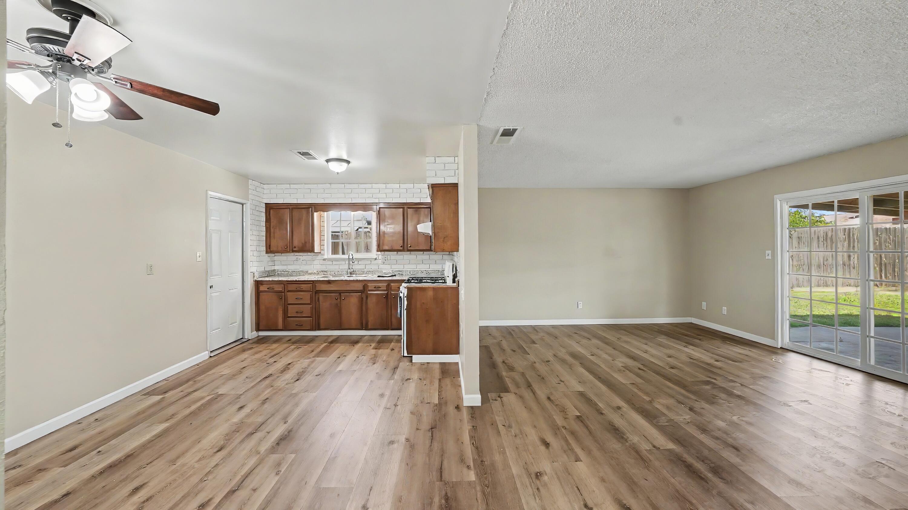 4200 W Whitendale Ave, Visalia, CA 93277