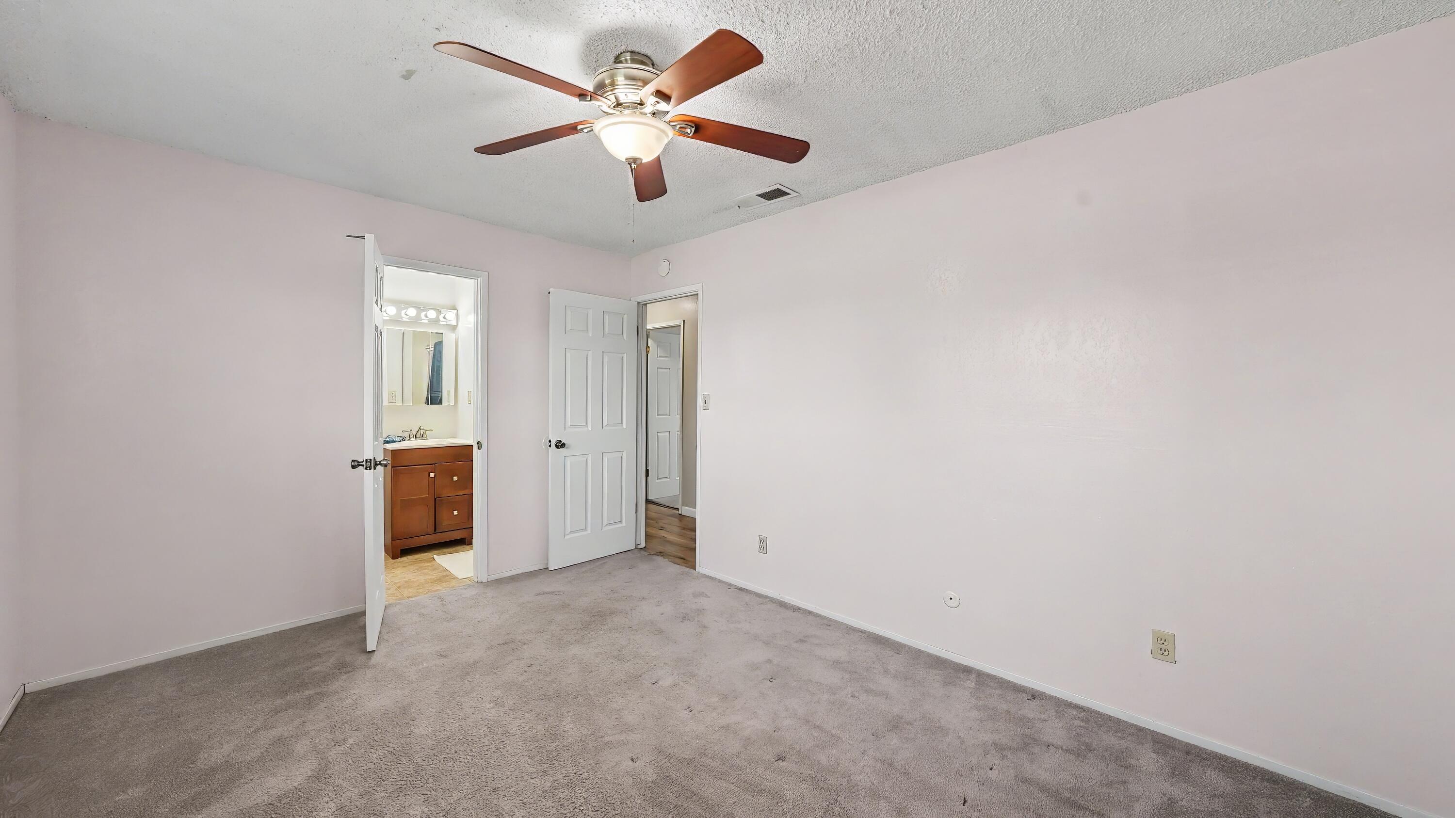 4200 W Whitendale Ave, Visalia, CA 93277