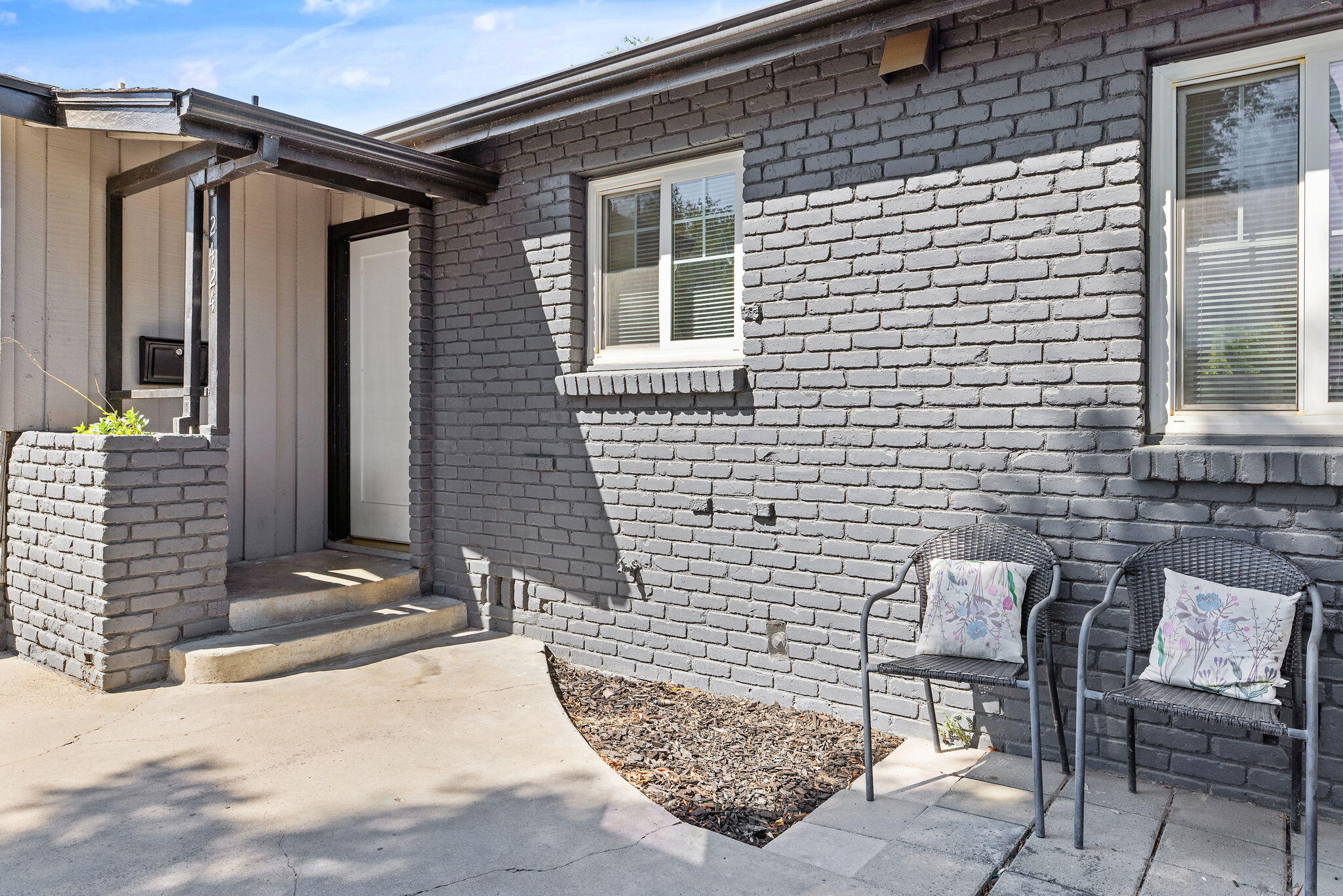 2424 W Fairview Ct, Visalia, CA 93277