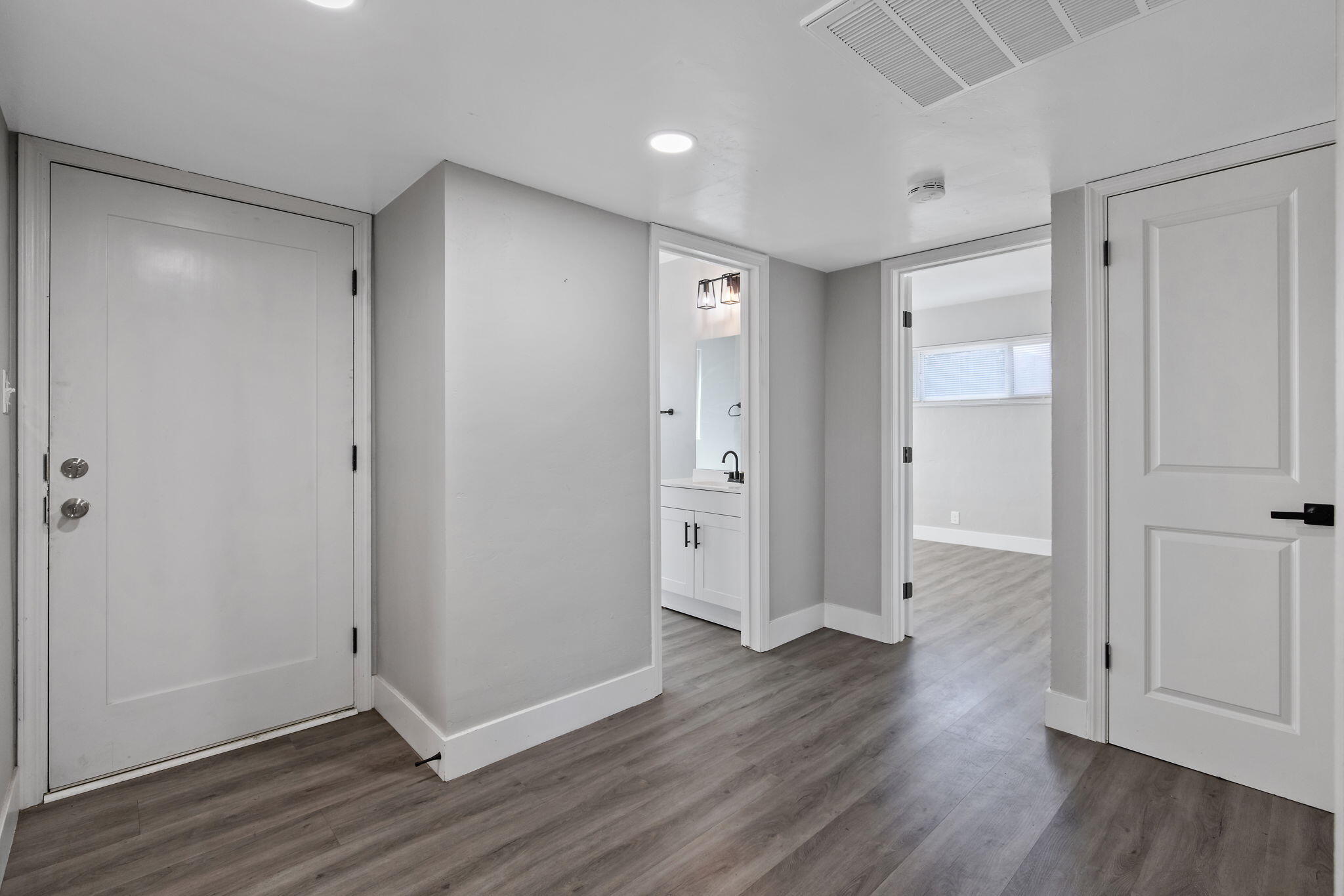 2424 W Fairview Ct, Visalia, CA 93277