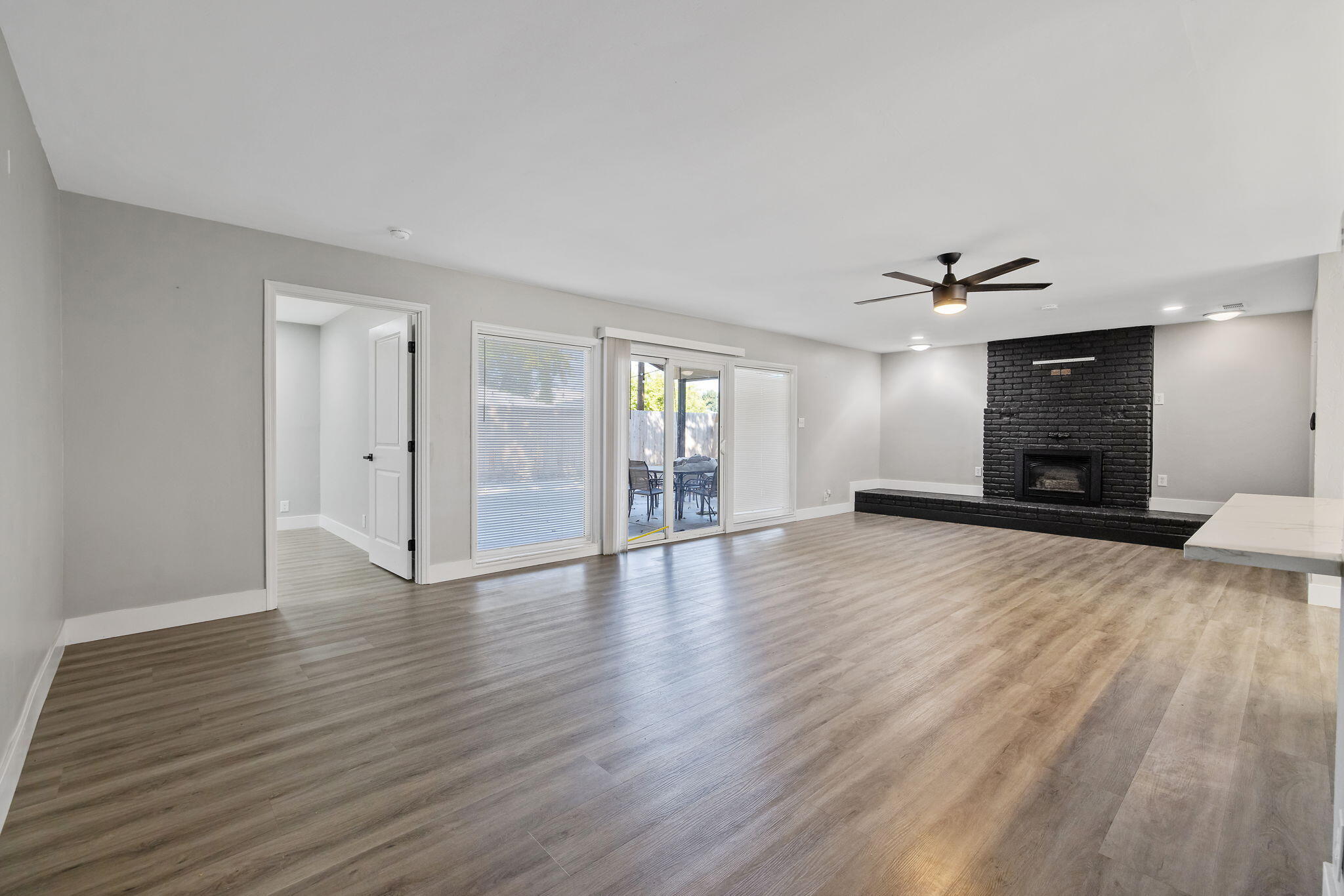 2424 W Fairview Ct, Visalia, CA 93277