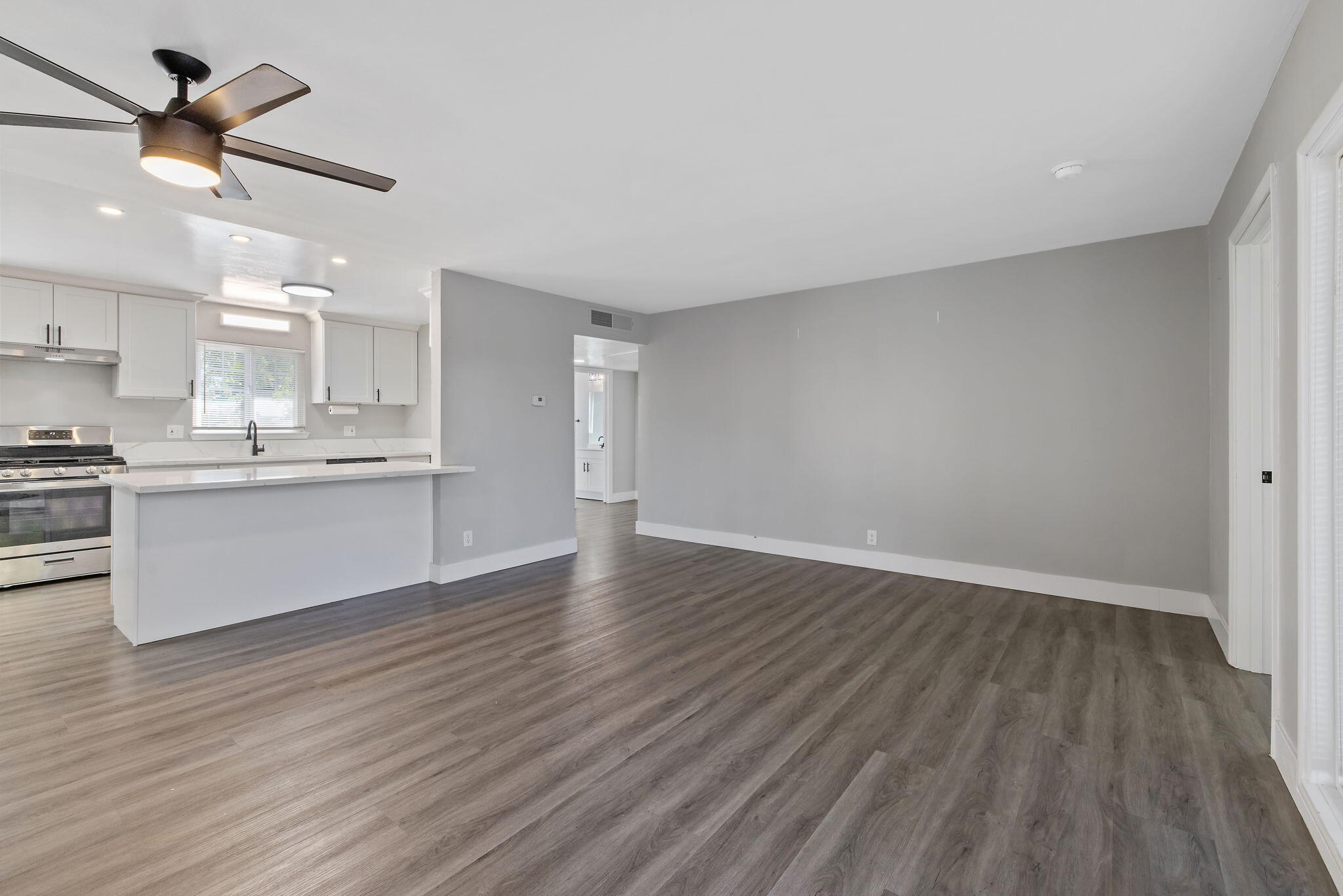 2424 W Fairview Ct, Visalia, CA 93277