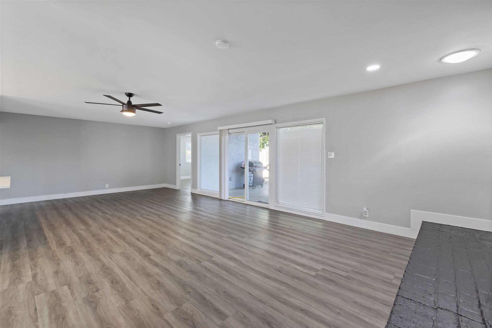 2424 W Fairview Ct, Visalia, CA 93277