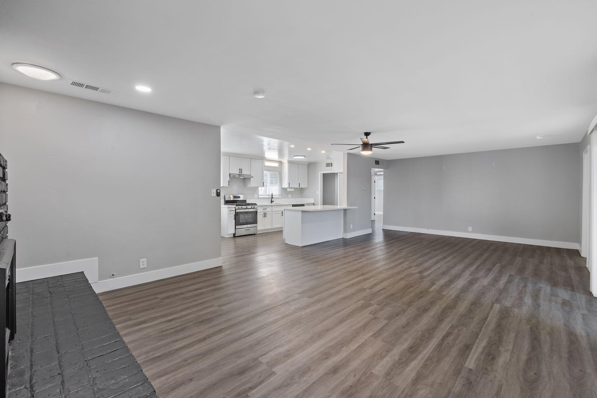 2424 W Fairview Ct, Visalia, CA 93277