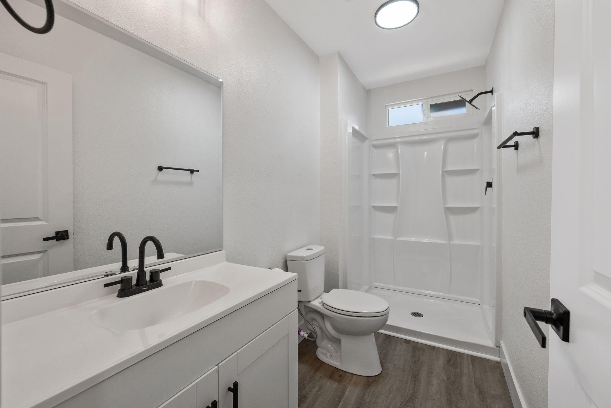 2424 W Fairview Ct, Visalia, CA 93277
