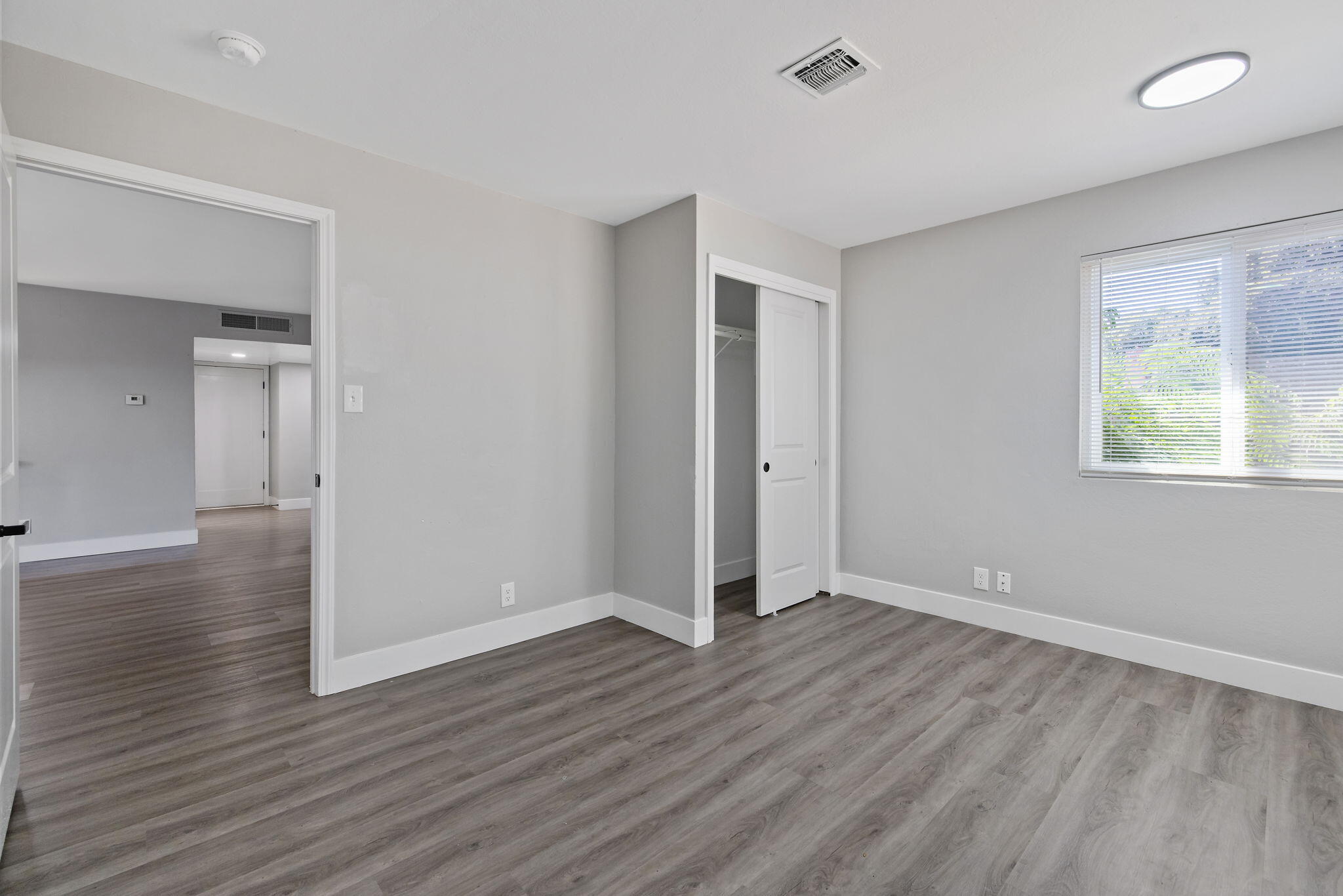 2424 W Fairview Ct, Visalia, CA 93277