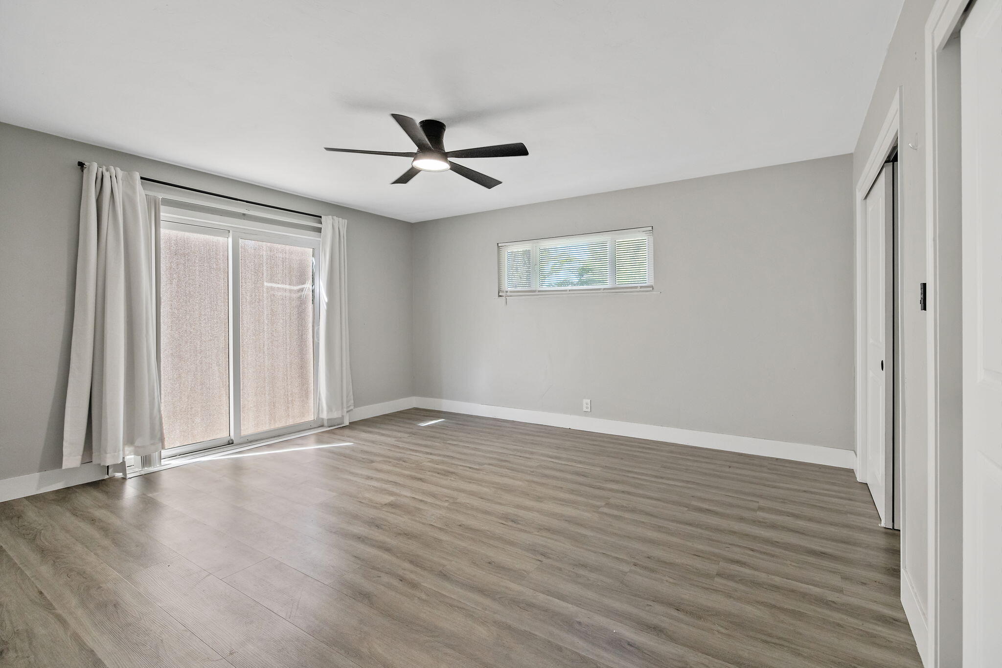 2424 W Fairview Ct, Visalia, CA 93277