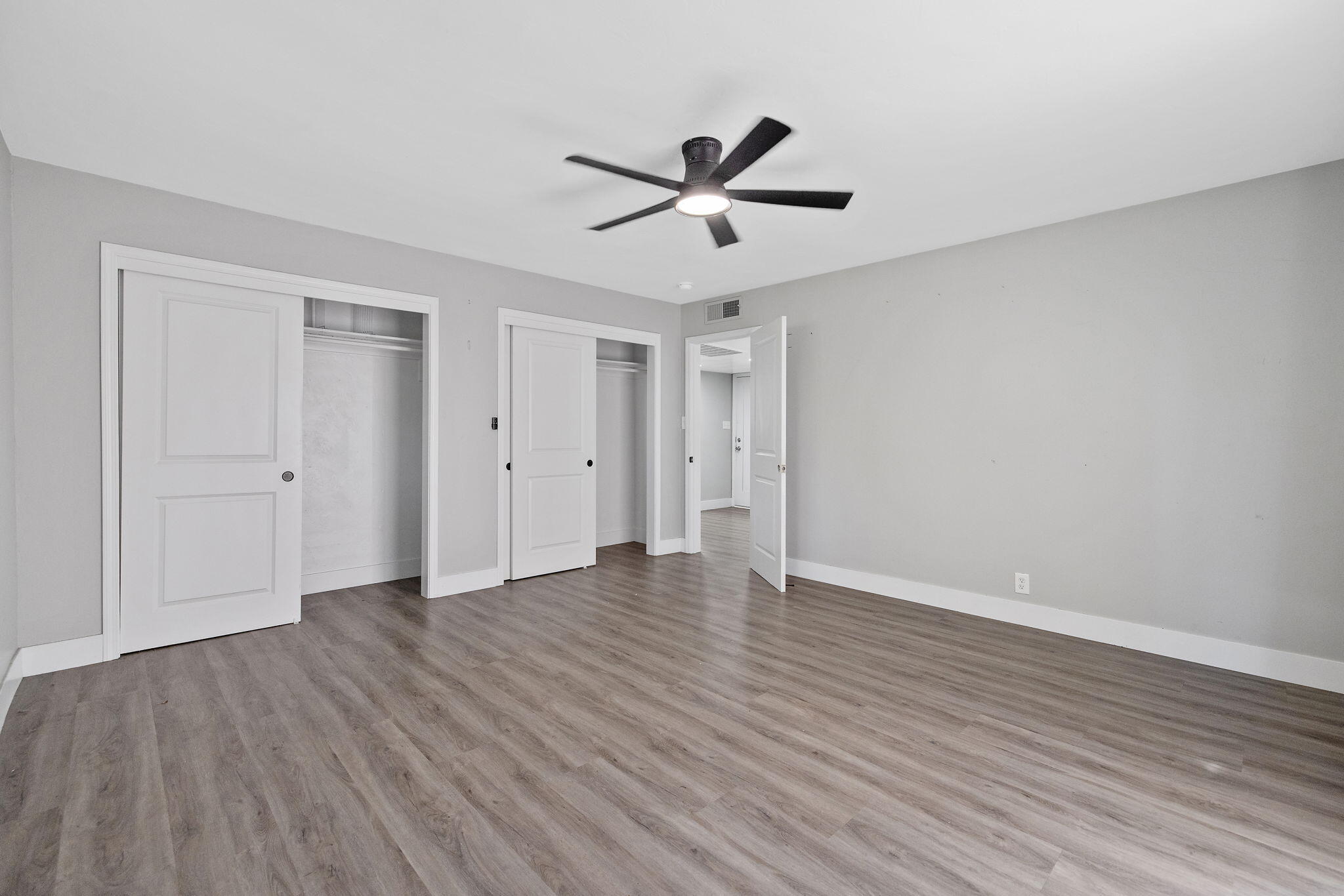 2424 W Fairview Ct, Visalia, CA 93277