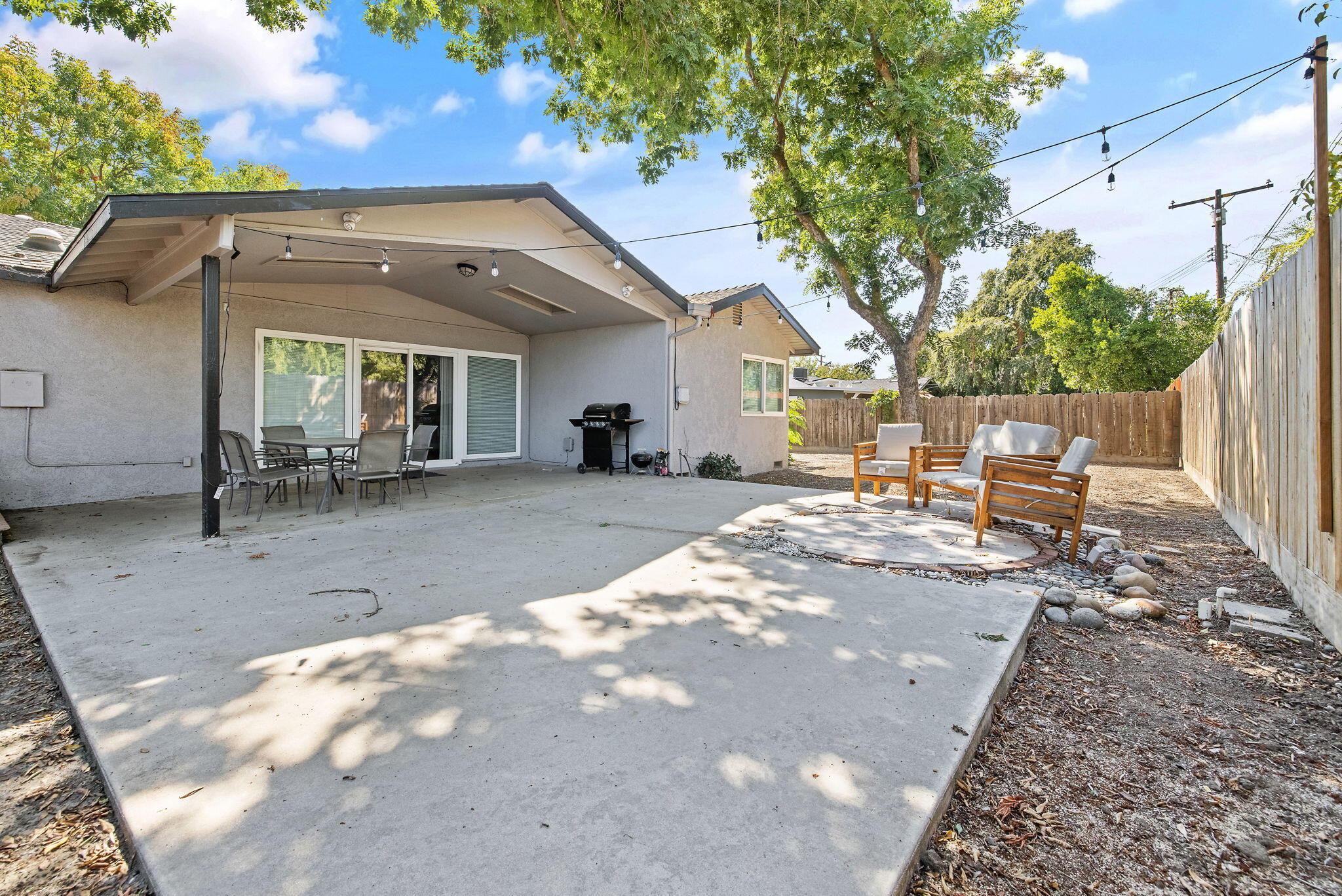 2424 W Fairview Ct, Visalia, CA 93277