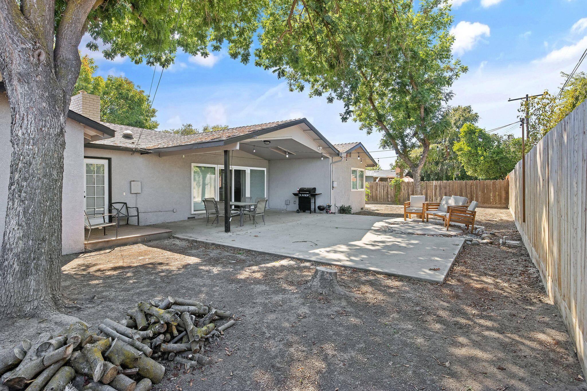 2424 W Fairview Ct, Visalia, CA 93277