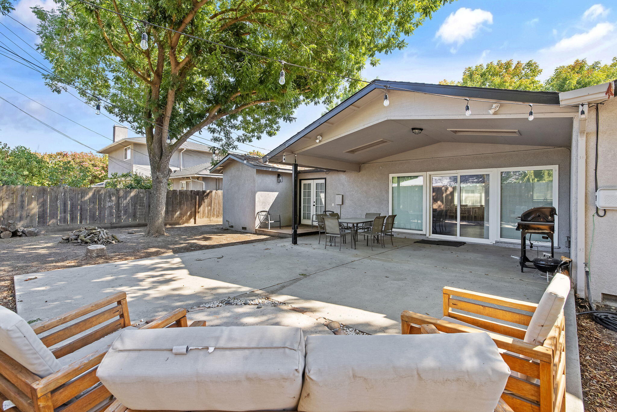 2424 W Fairview Ct, Visalia, CA 93277